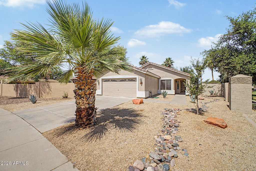 Photo of 1046 N San Benito Drive, Gilbert, AZ 85234 (MLS # 7031950)