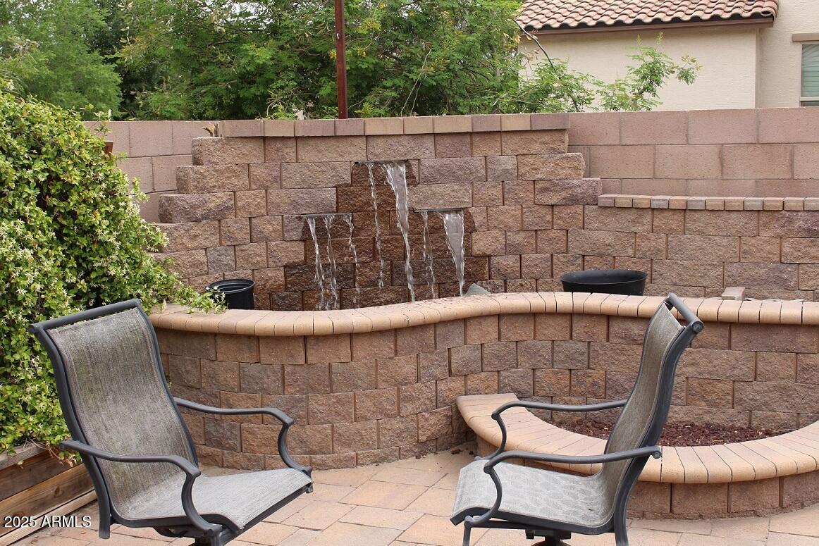 2585 E CAROB Drive