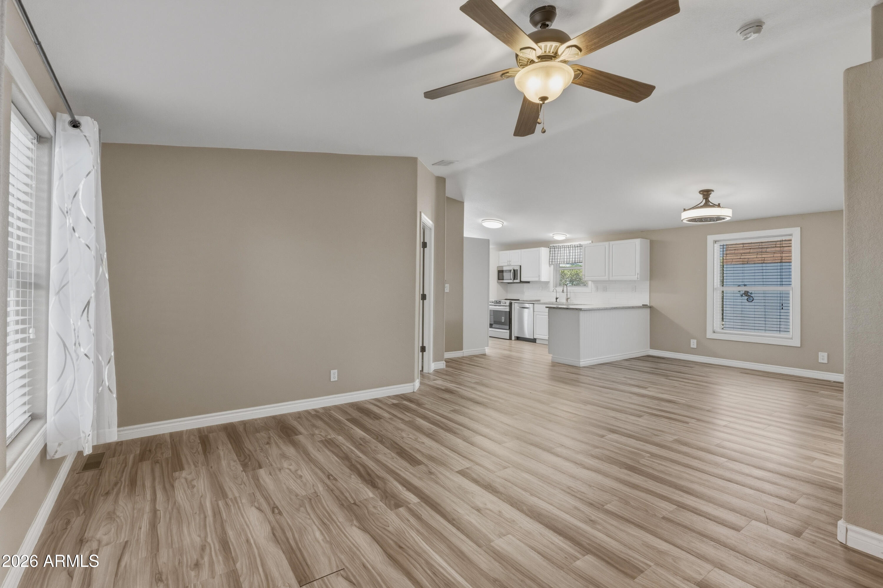 2000 S Apache Road 371