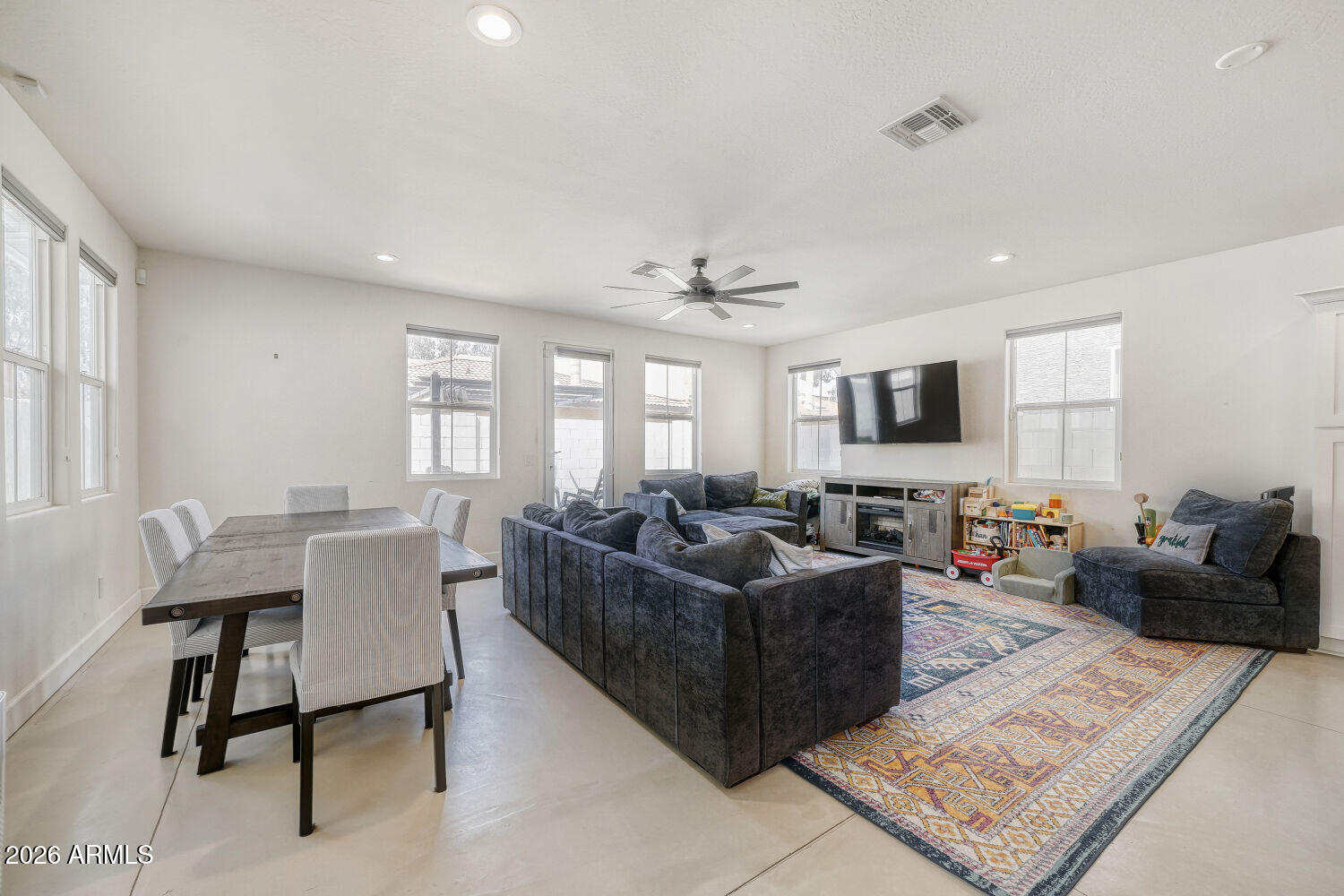 3218 W GLENDALE Avenue 24