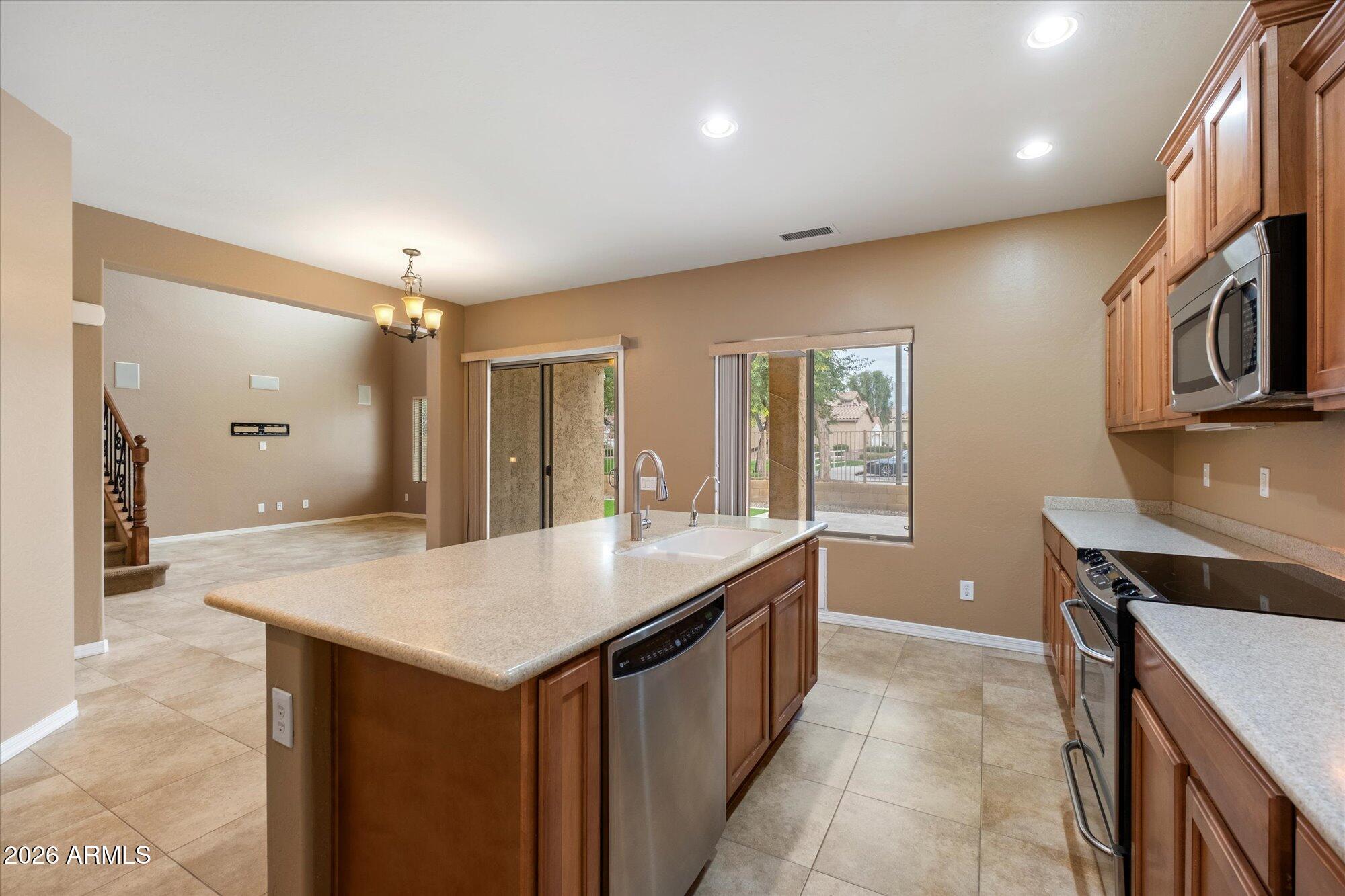 2138 W MARCONI Avenue