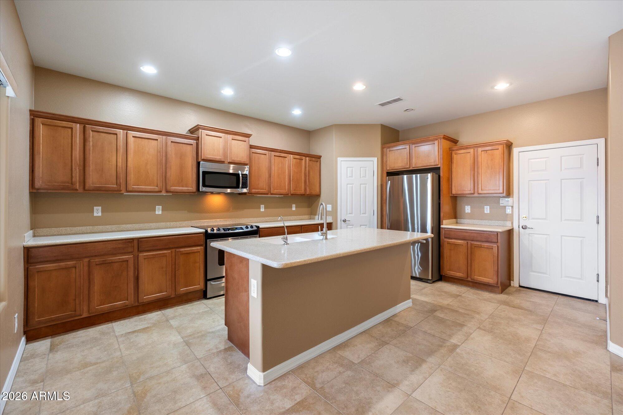 2138 W MARCONI Avenue