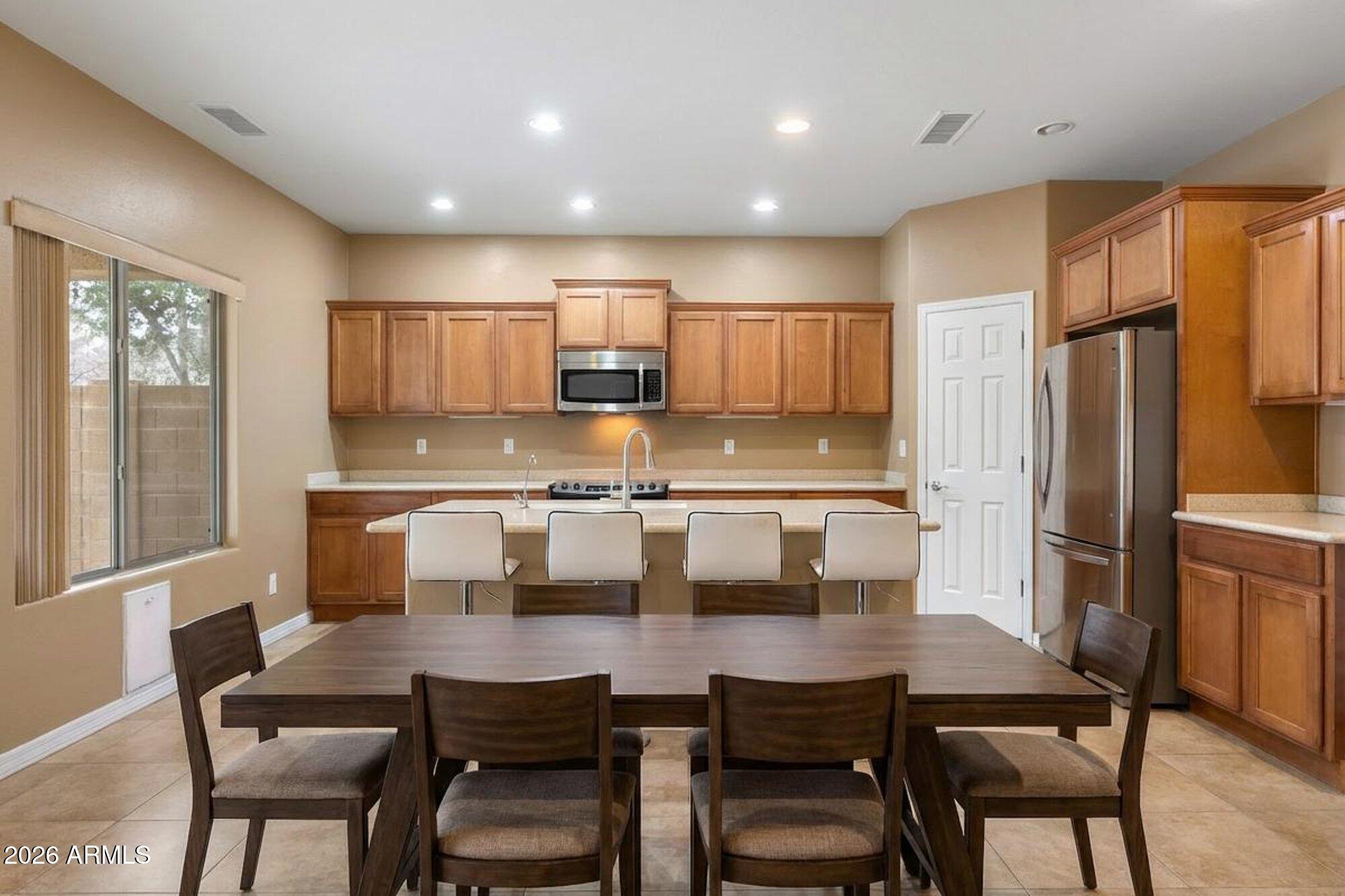 2138 W MARCONI Avenue