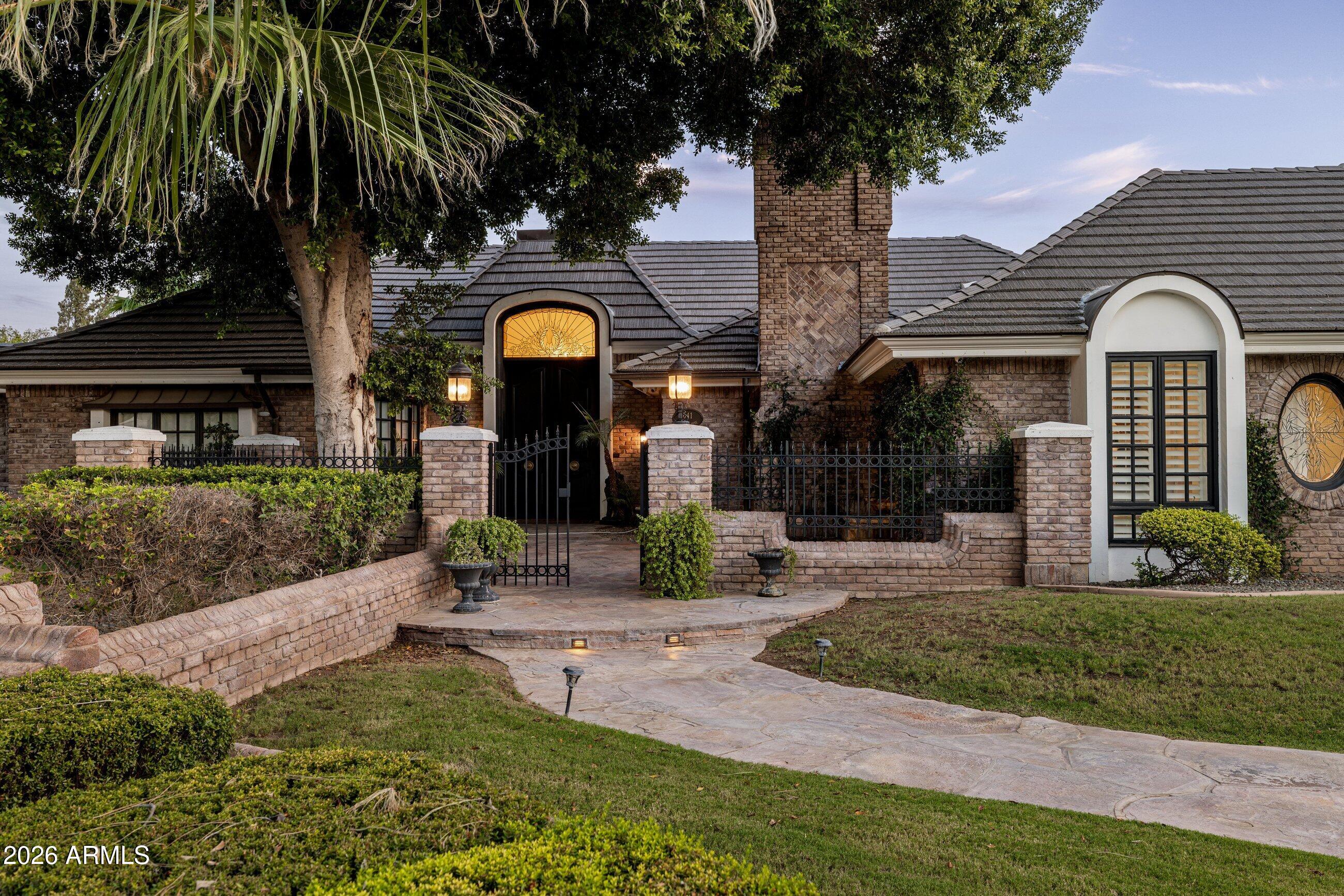 641 E SAN PEDRO Avenue