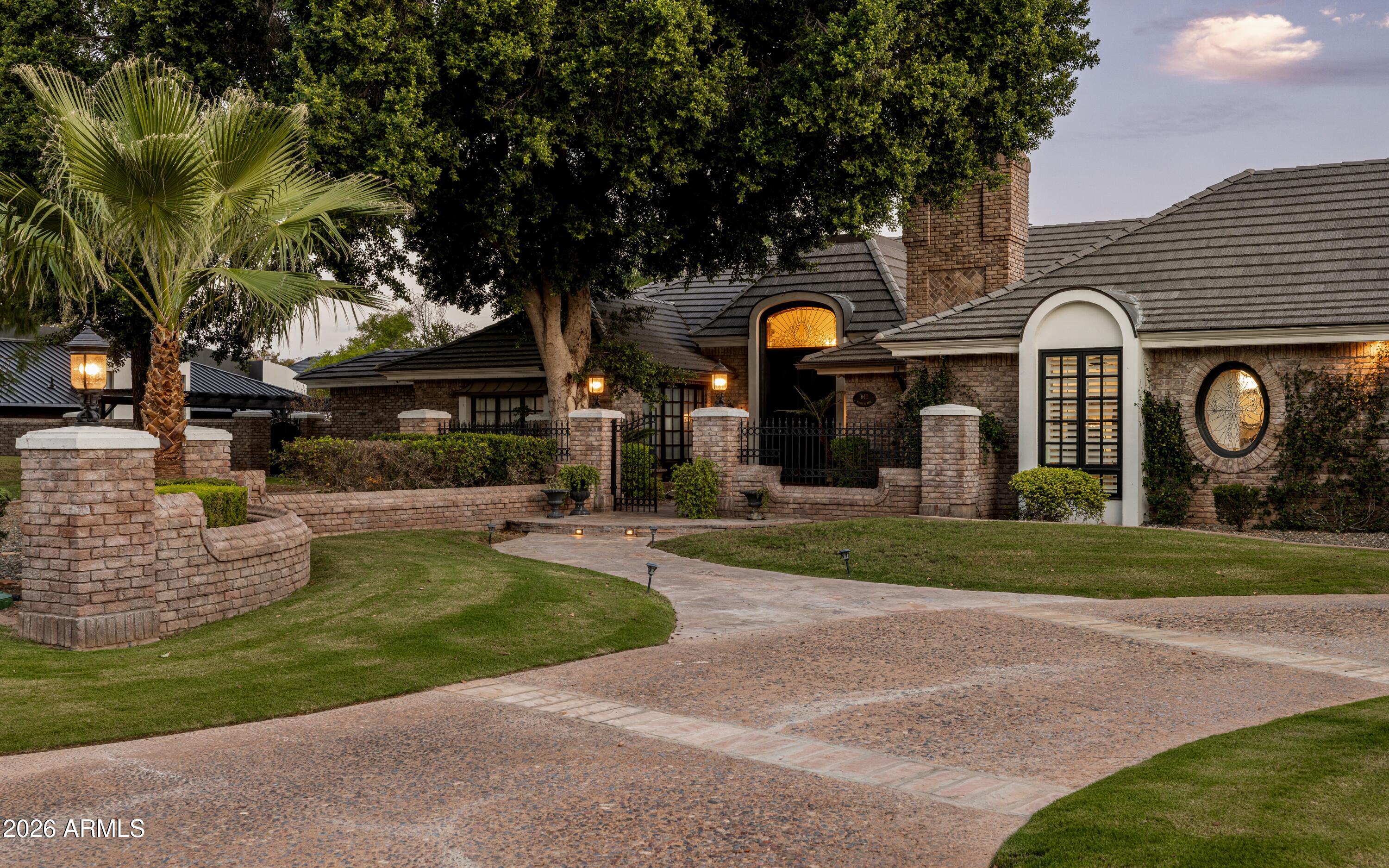 641 E SAN PEDRO Avenue