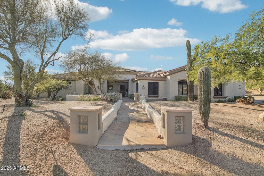 Photo of 25802 N Chisum Trail, Scottsdale, AZ 85255 (MLS # 6939641)