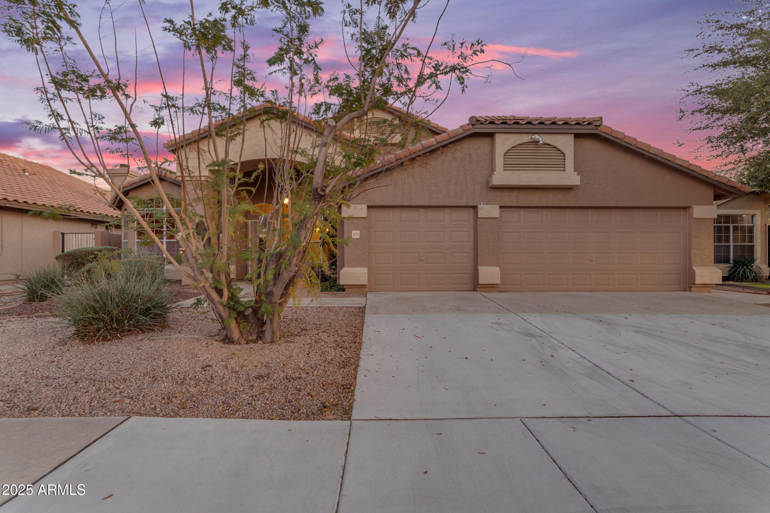 1573 W BROWNING Way