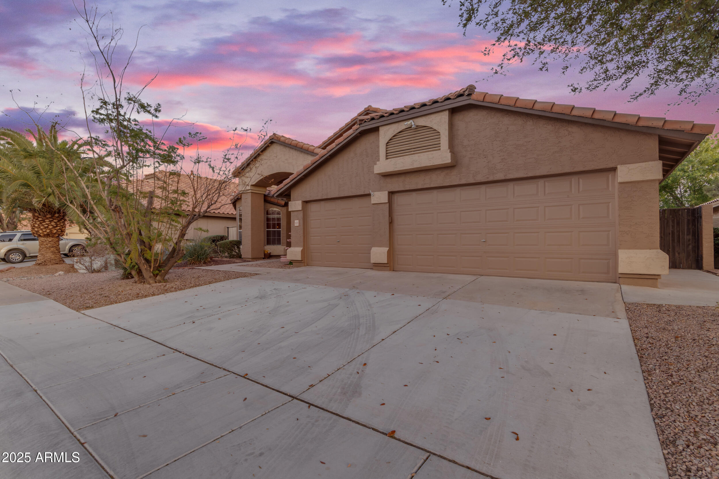 1573 W BROWNING Way