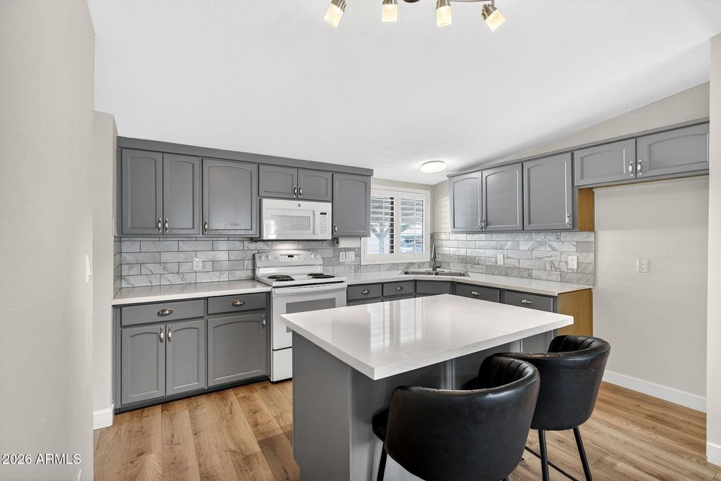 Photo of 11275 N 99th Avenue #13, Peoria, AZ 85345 (MLS # 6993167)