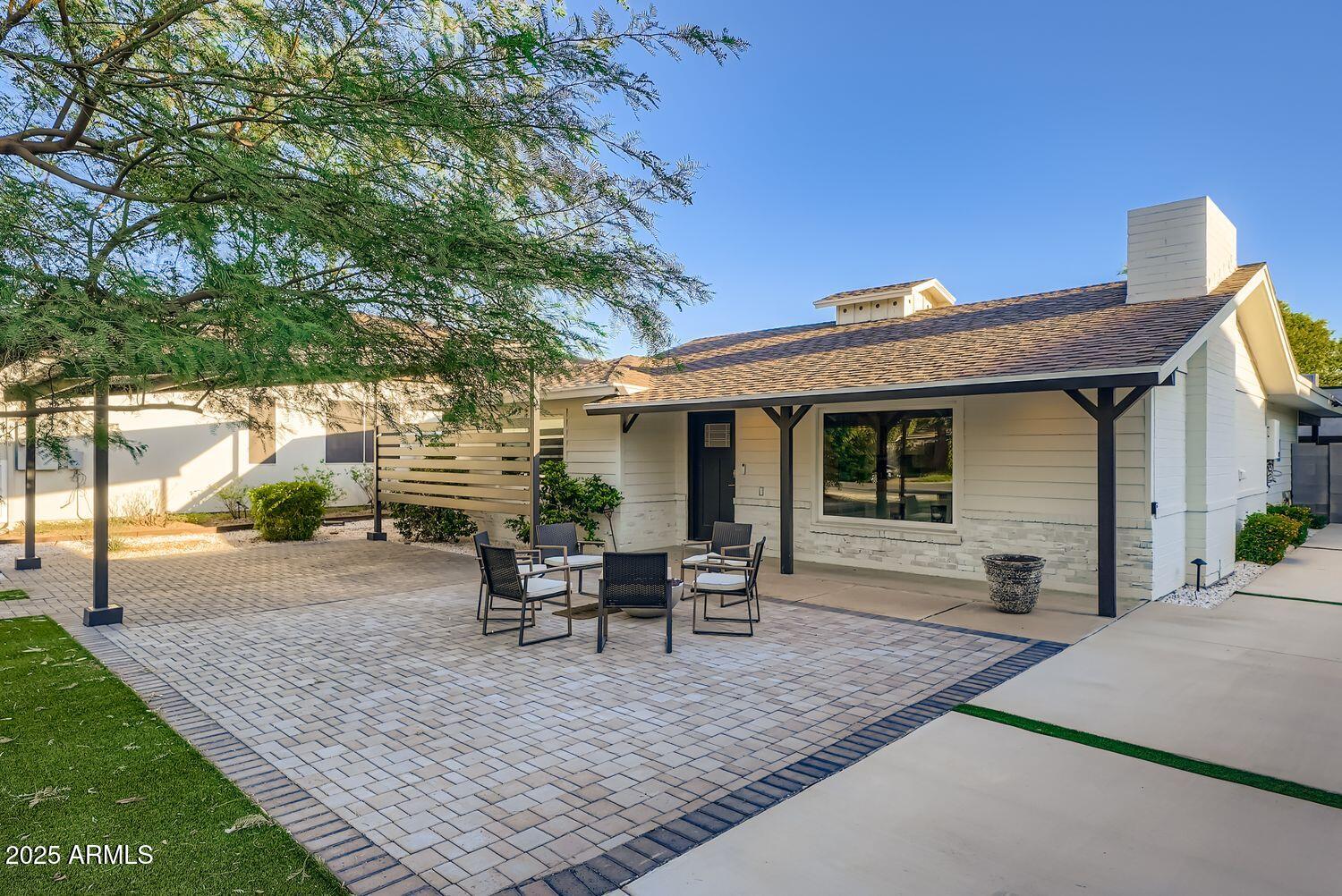 4113 E Glenrosa Avenue