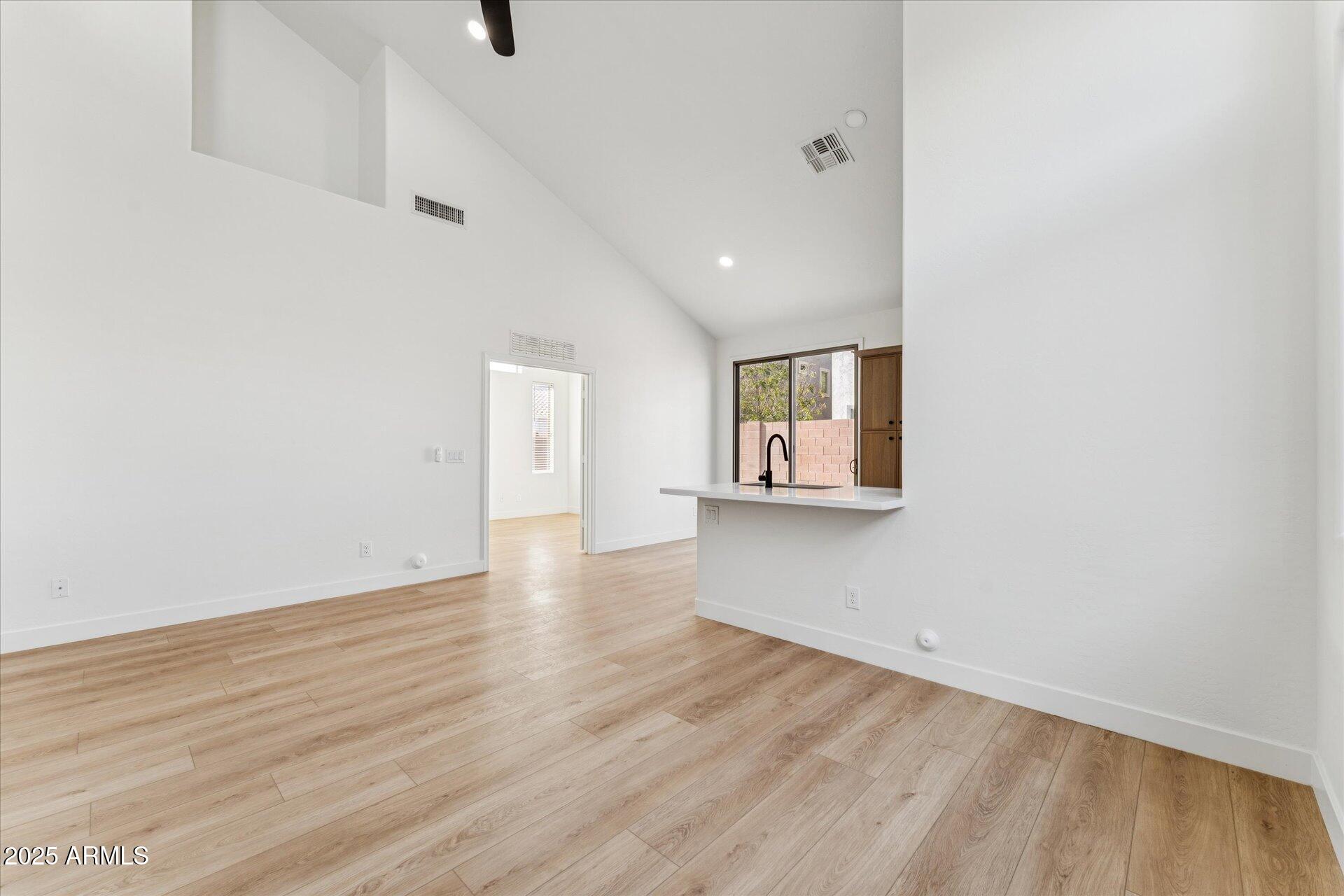 9934 E EMPRESS Avenue