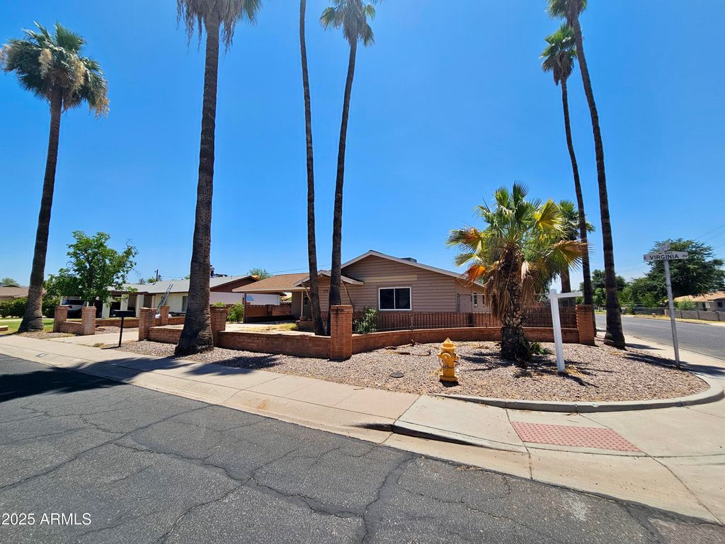 Photo of 2601 E Virginia Avenue, Phoenix, AZ 85008 (MLS # 6975906)
