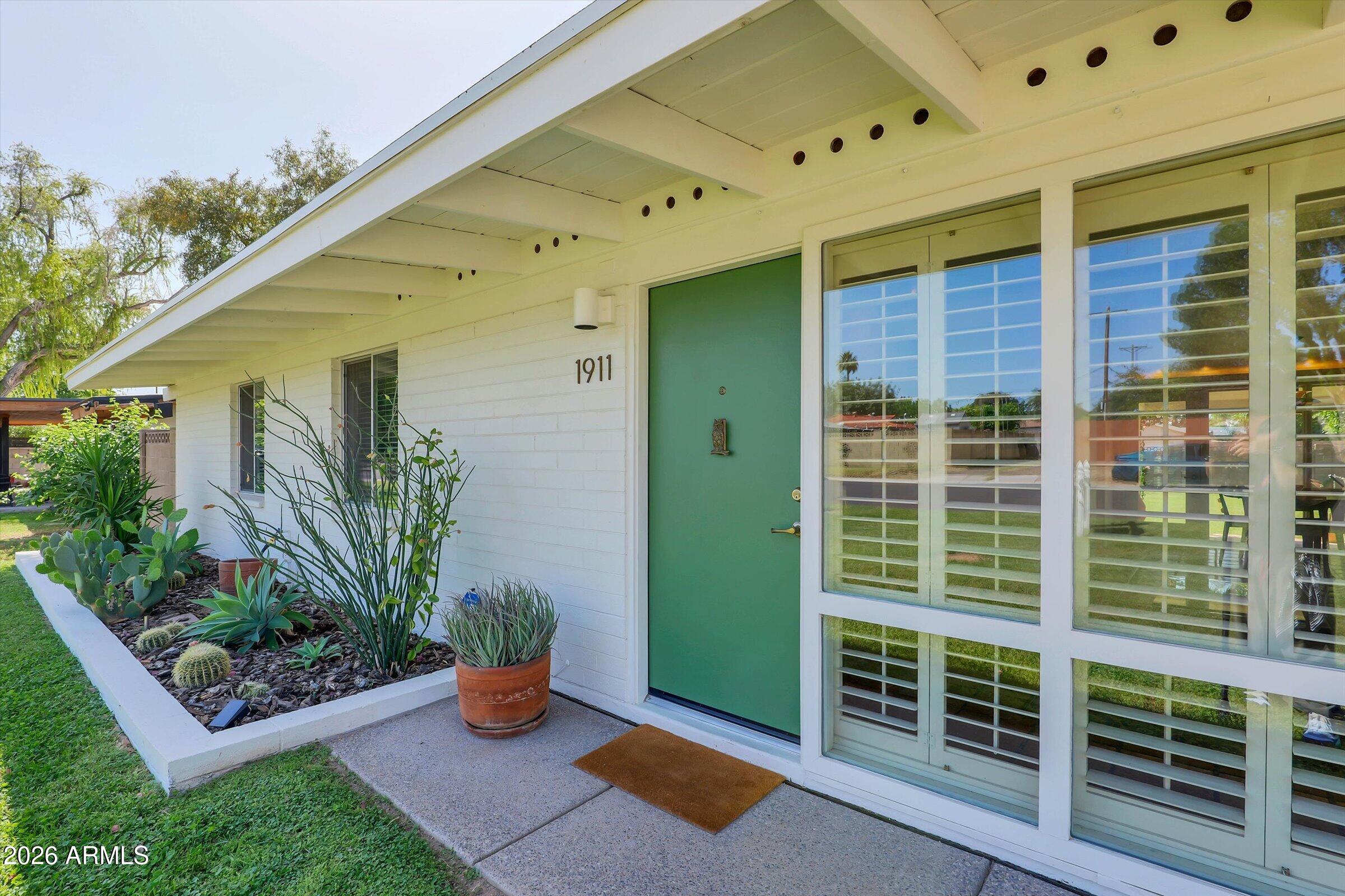 1911 E Montebello Avenue