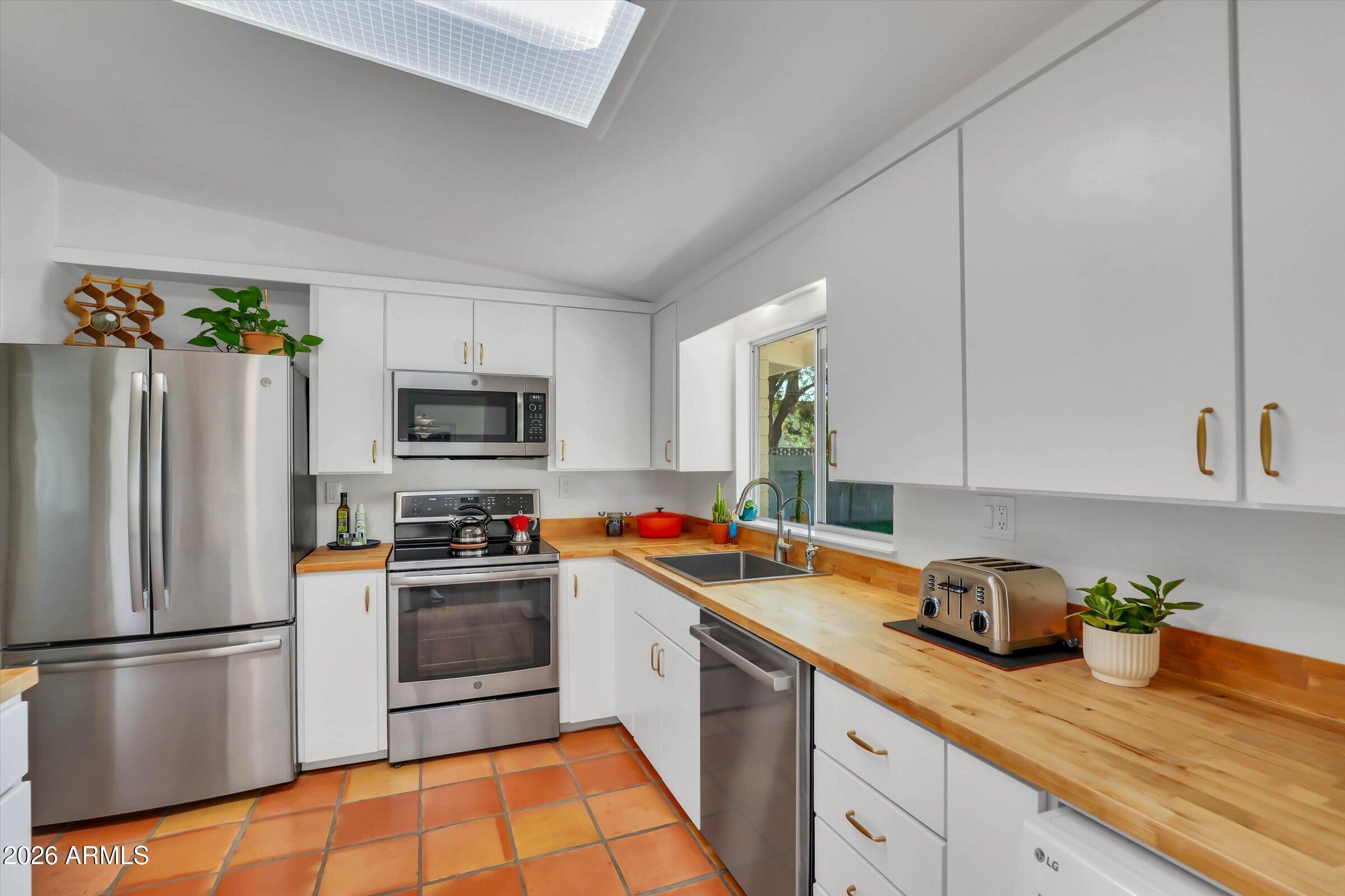 BEVERLY PARK - Residential