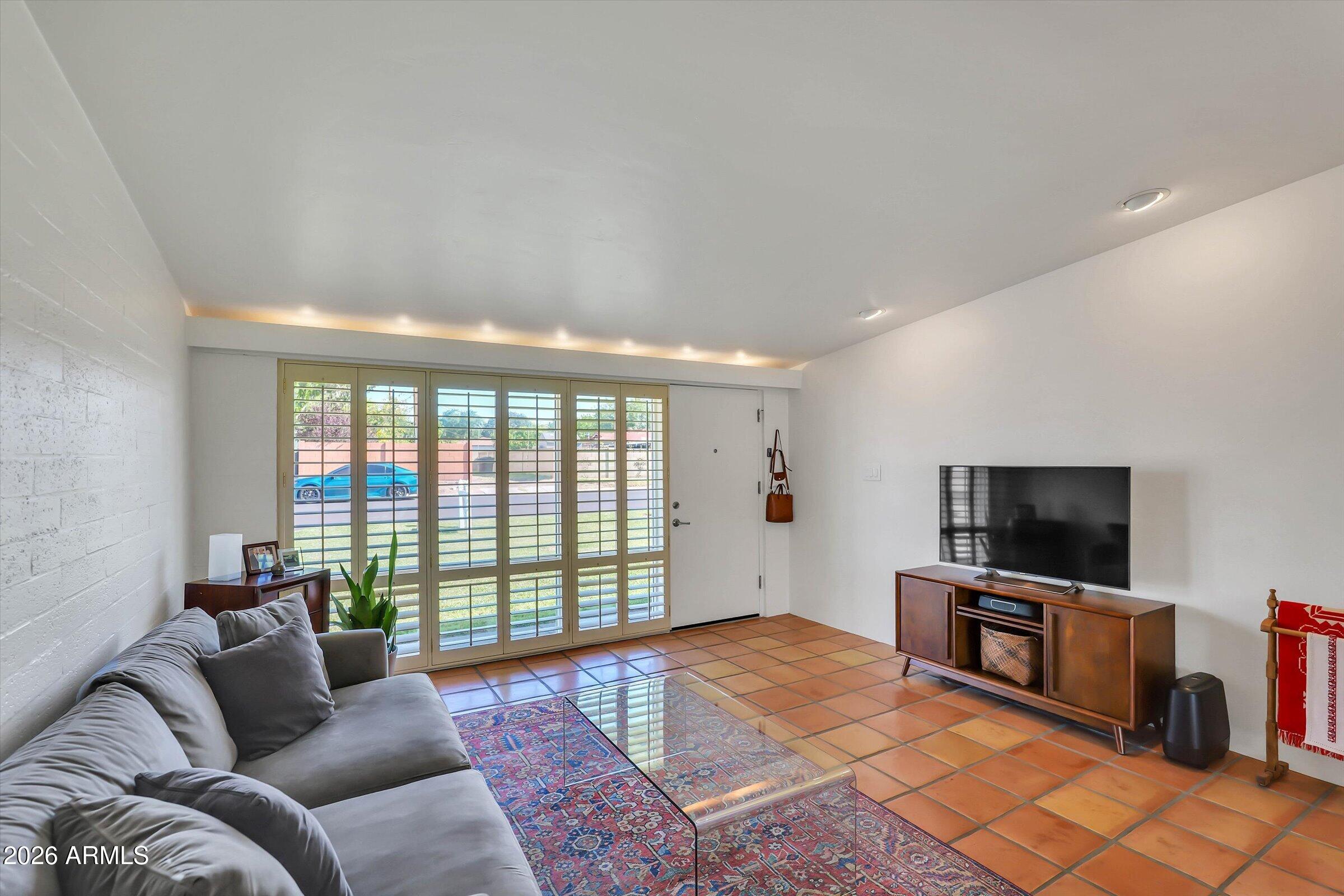 1911 E Montebello Avenue