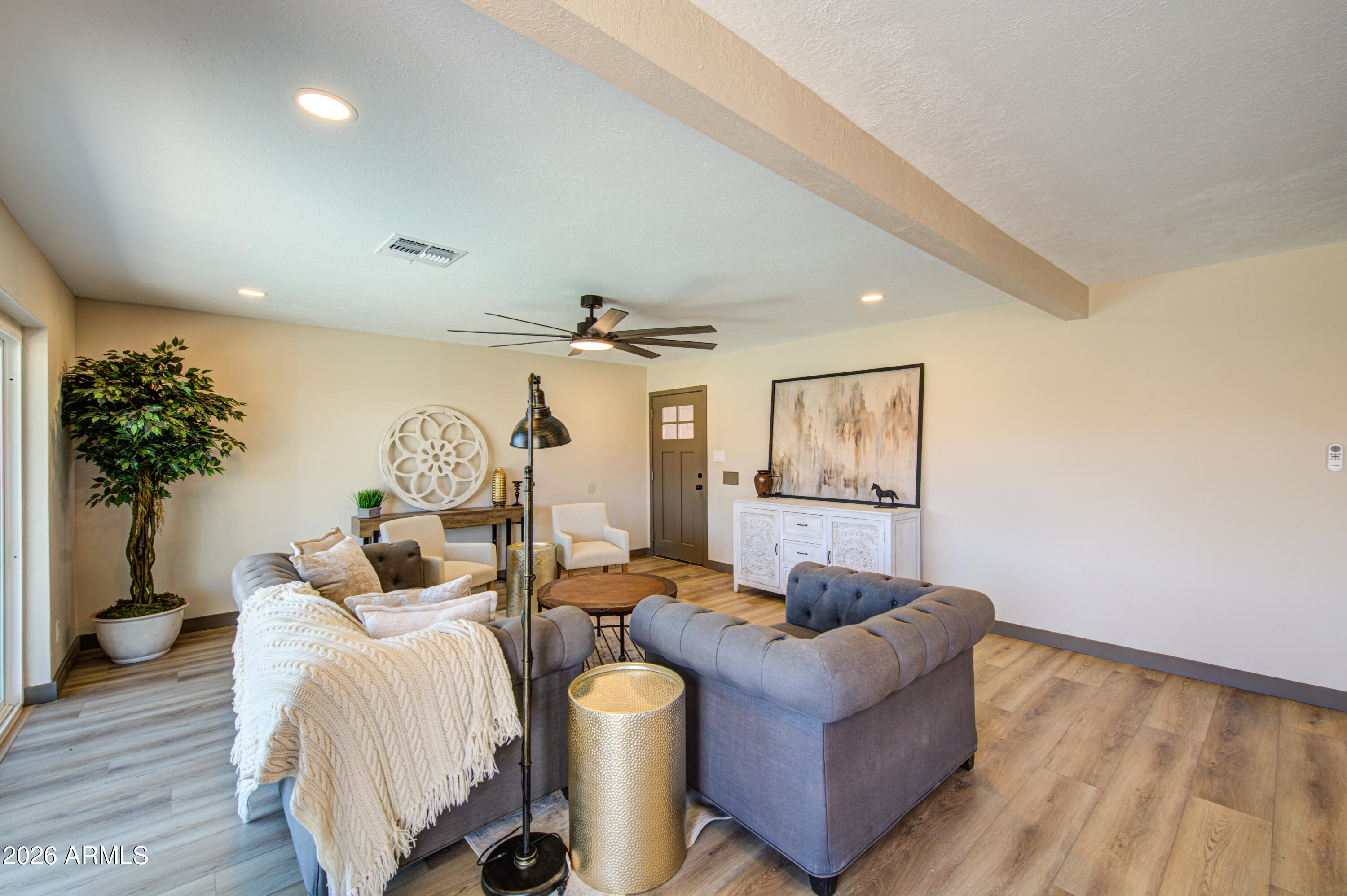 3823 W ROSE Lane