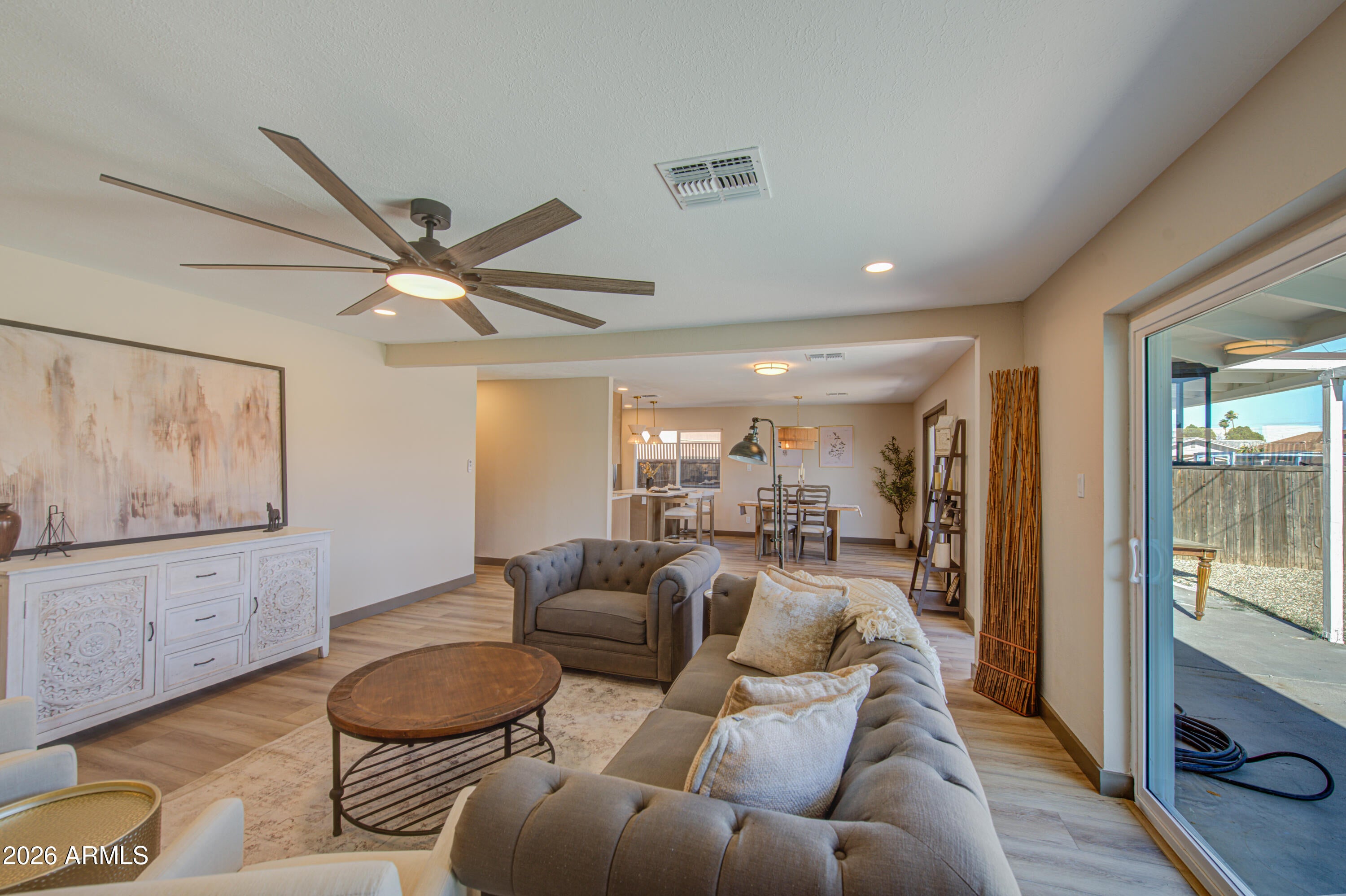 3823 W ROSE Lane