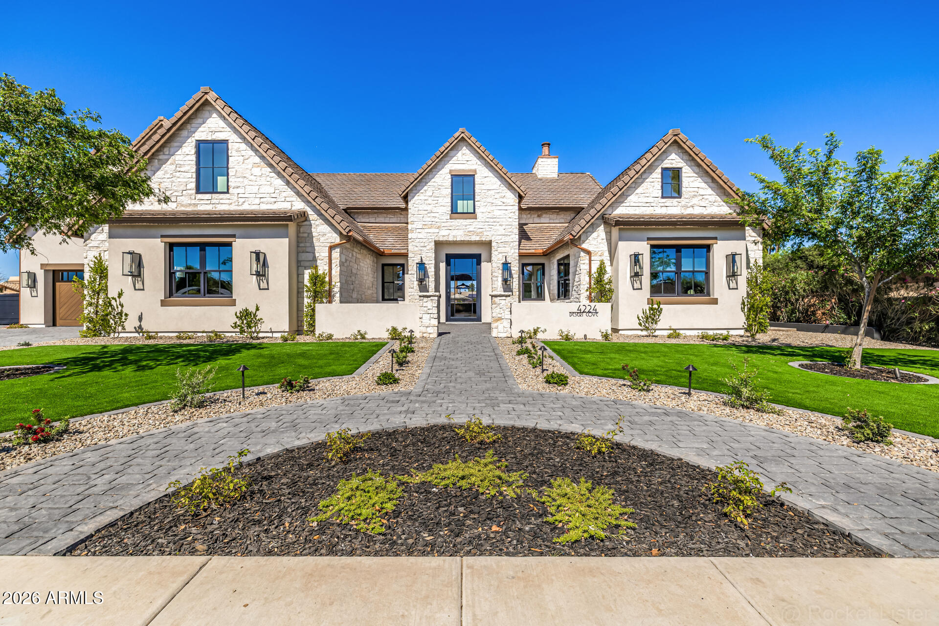 4224 E DESERT COVE Avenue