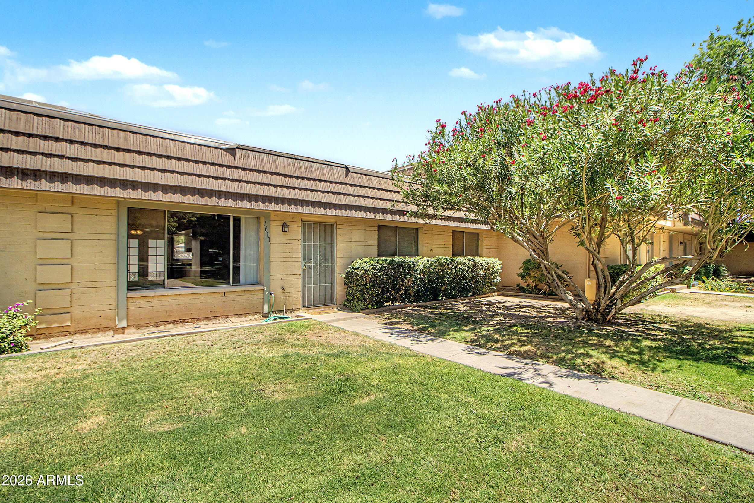 1611 E NEWPORT Drive