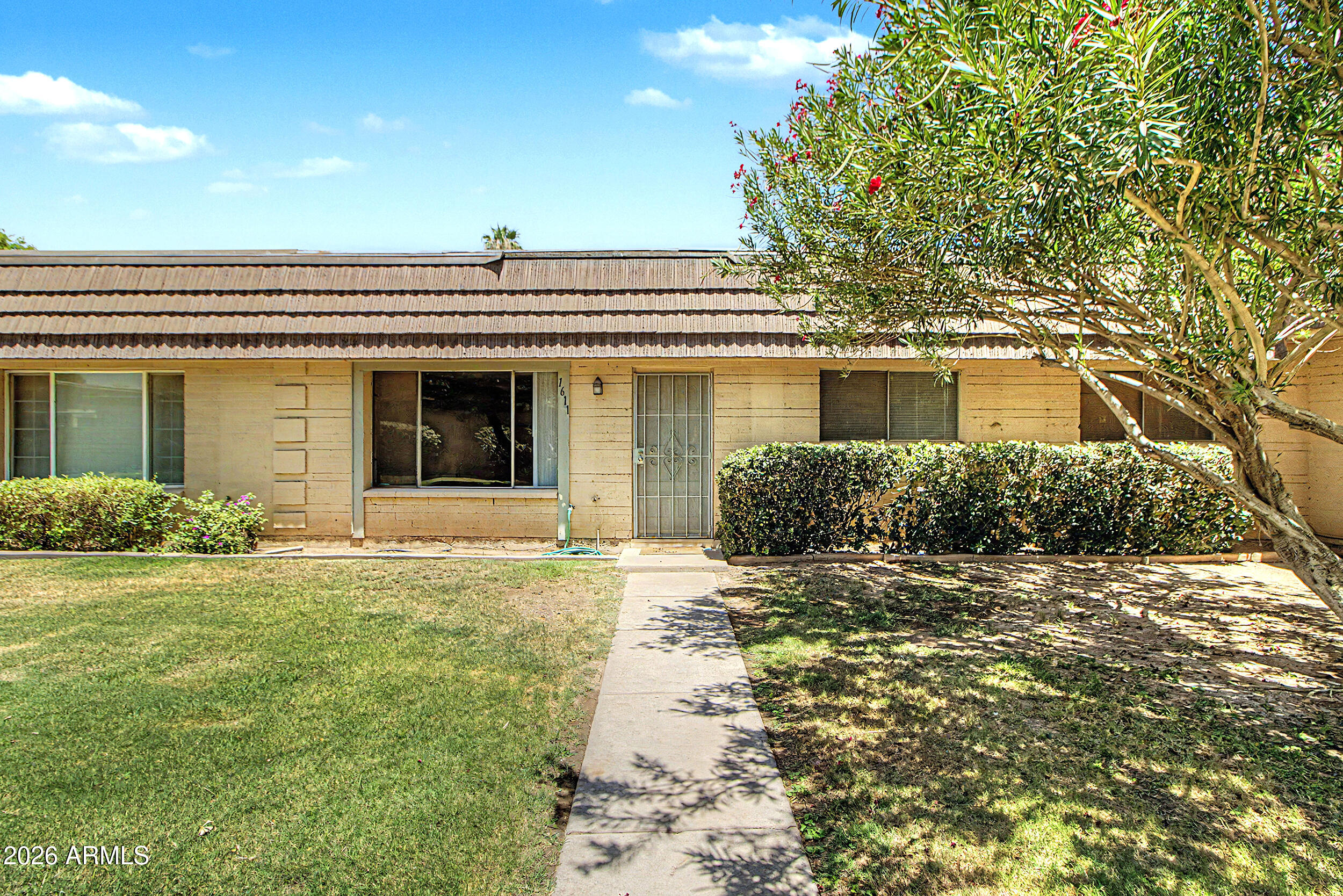 1611 E NEWPORT Drive