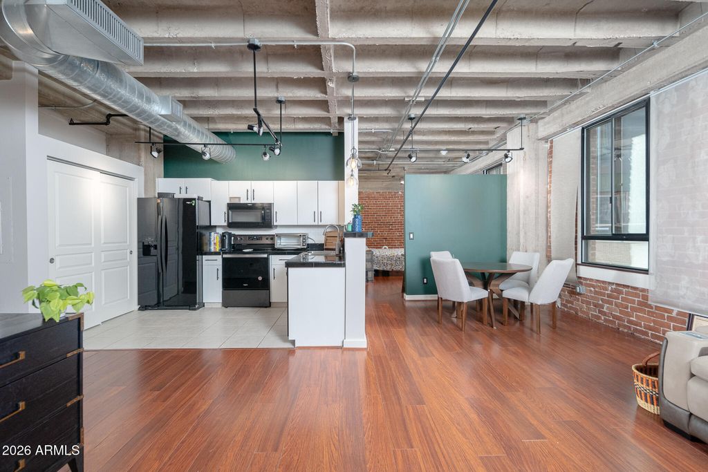 Photo of 114 W Adams Street #402, Phoenix, AZ 85003 (MLS # 7028108)