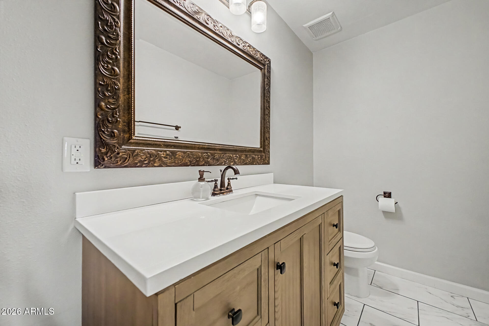 Properties 4 557 N HOBSON Plaza