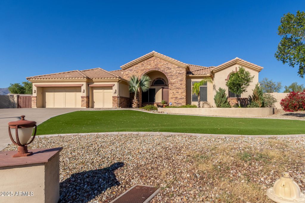 Photo of 18220 W North Court, Waddell, AZ 85355 (MLS # 6952023)