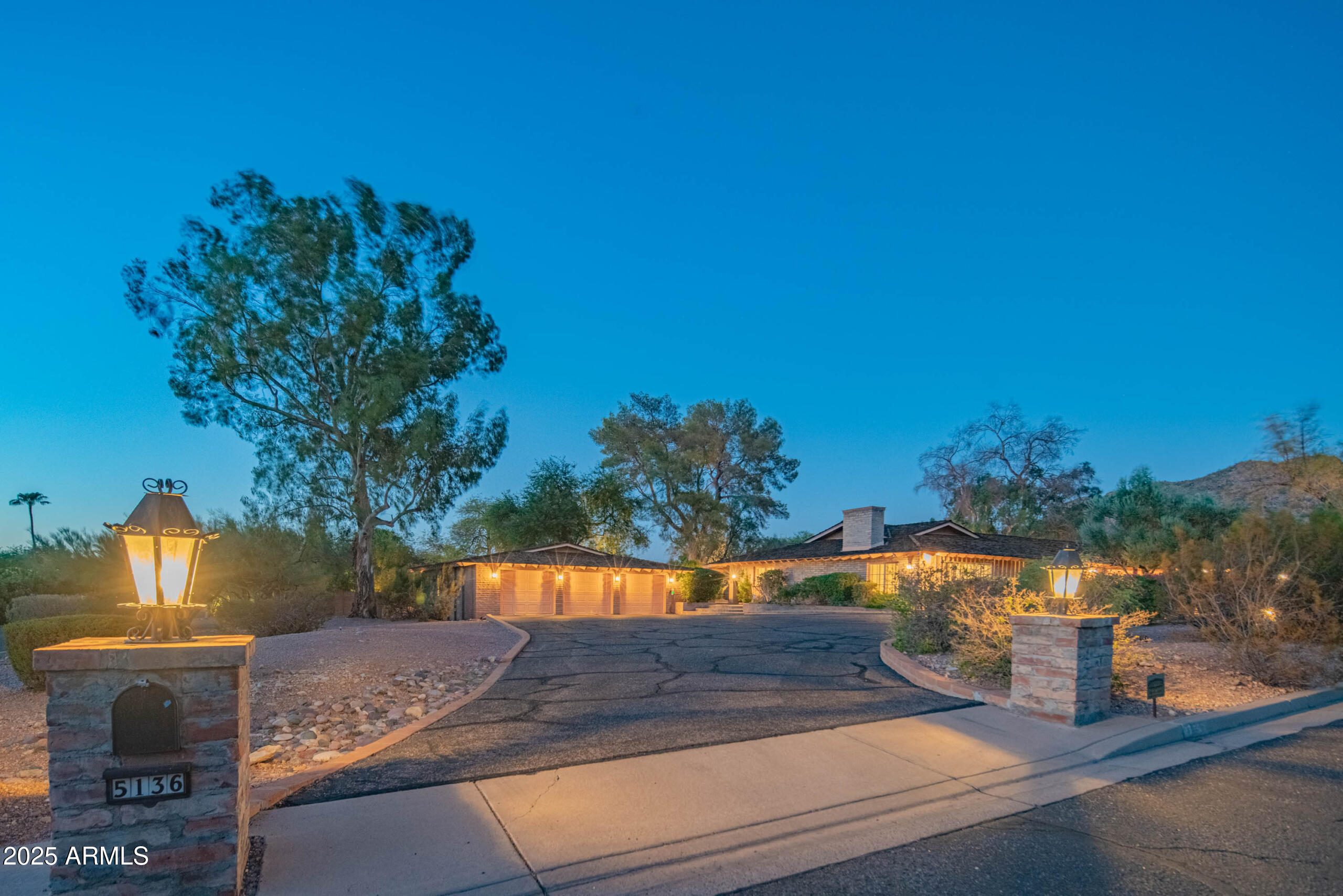 5136 E ROADRUNNER Road