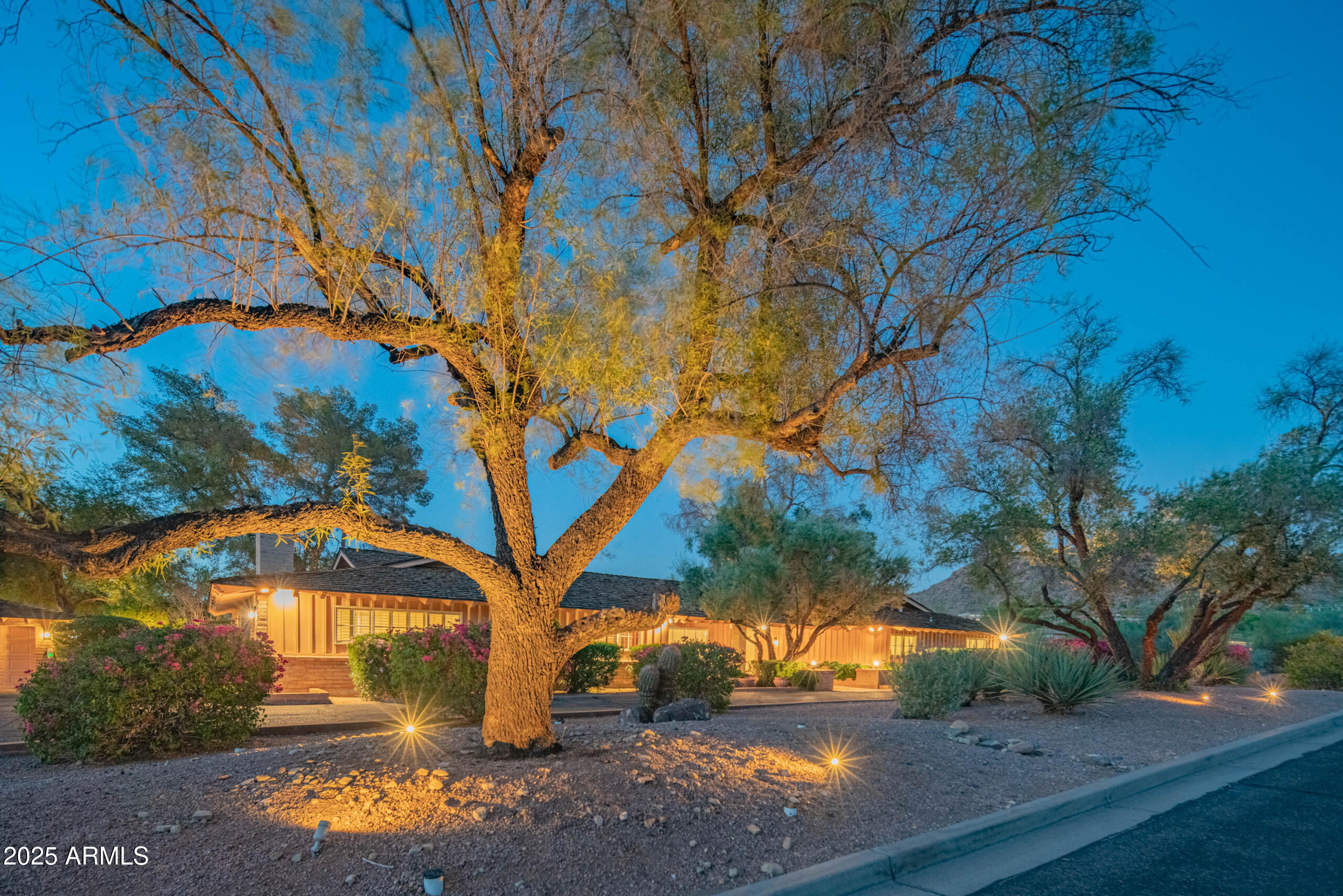 5136 E ROADRUNNER Road