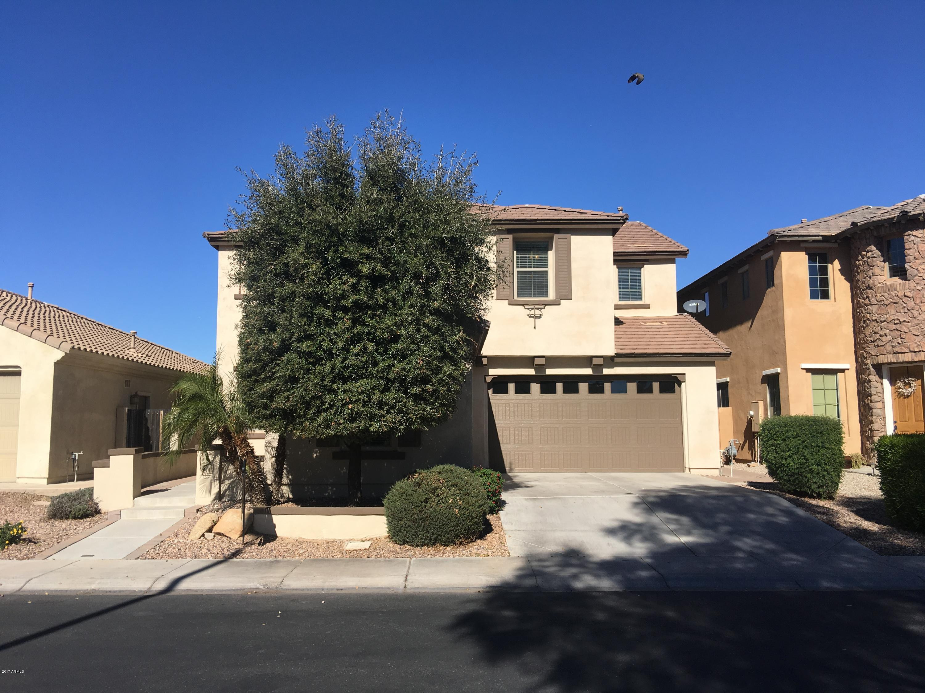 300 W WISTERIA Place