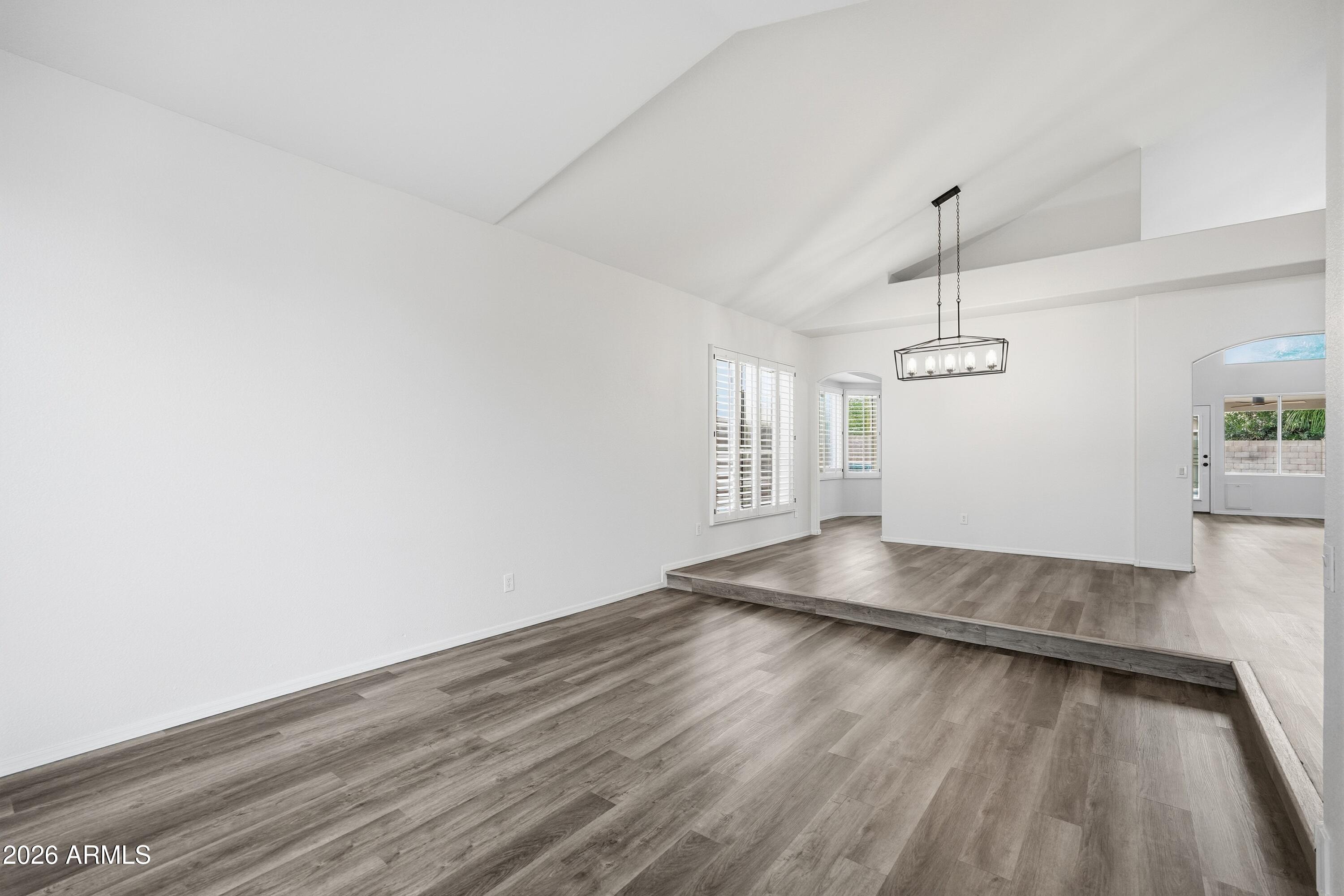 735 W AIRE LIBRE Avenue