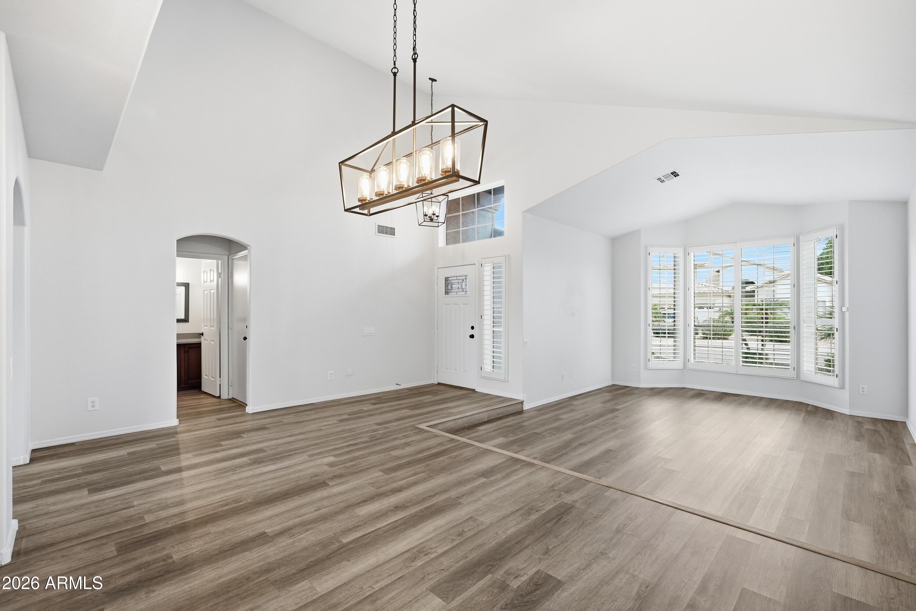 735 W AIRE LIBRE Avenue