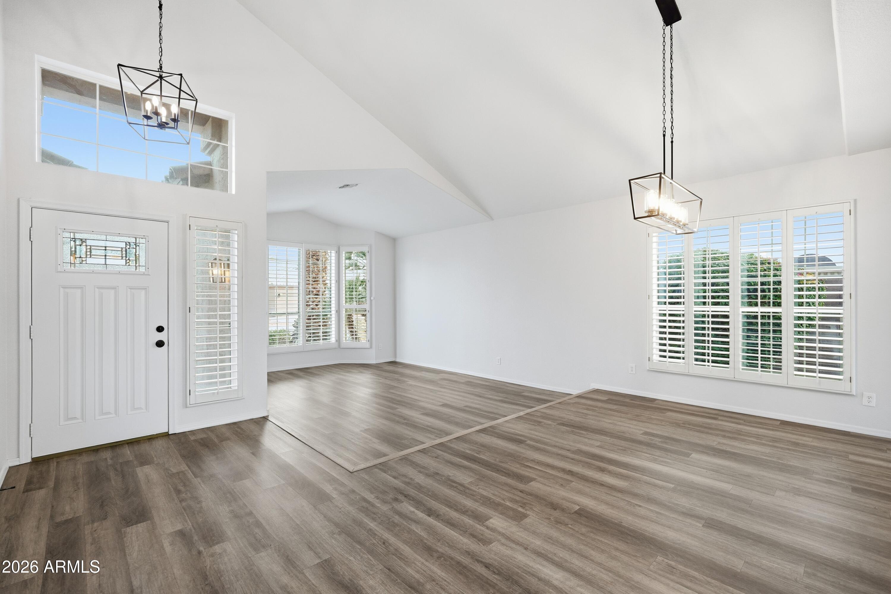 735 W AIRE LIBRE Avenue