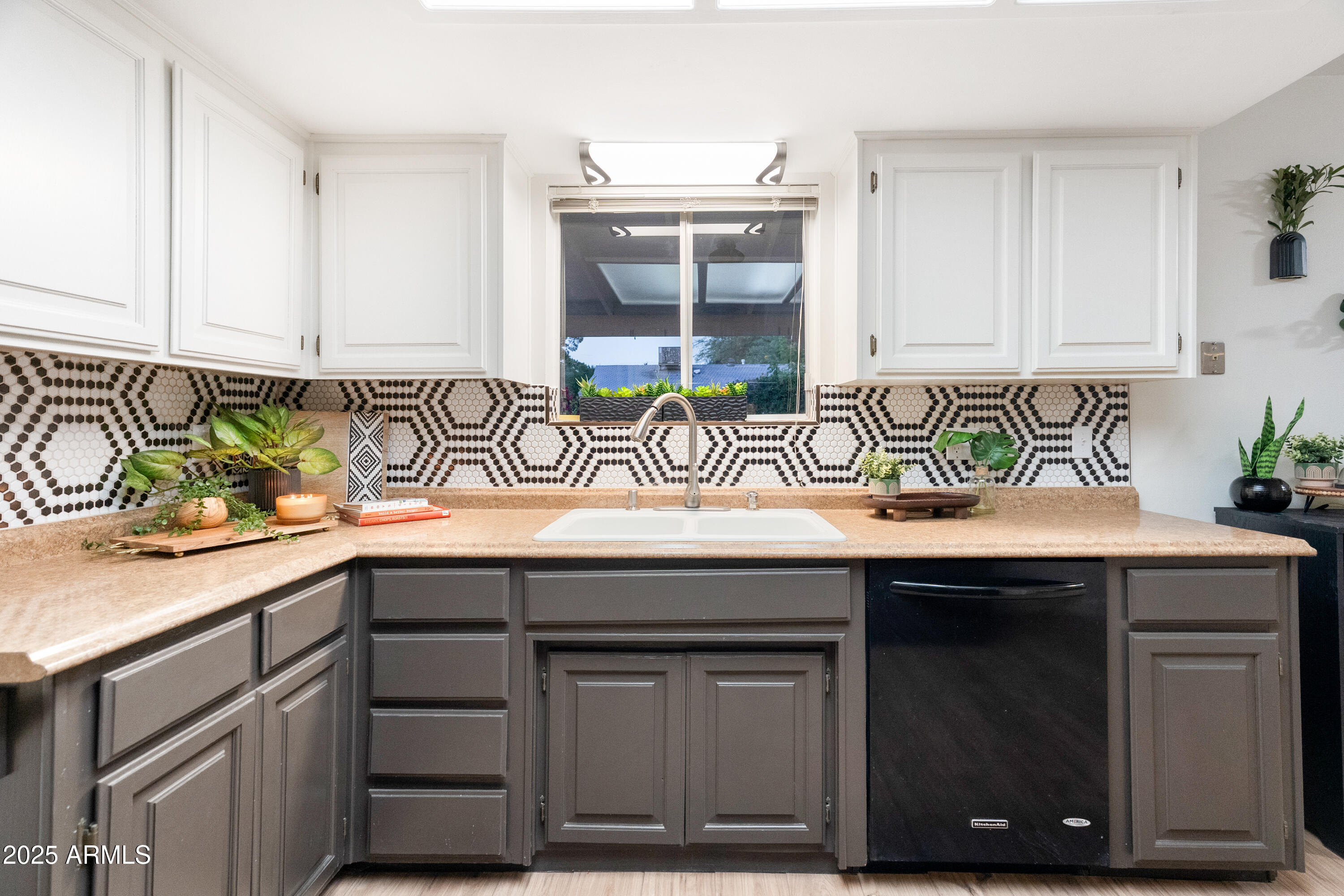 4218 W LAWRENCE Lane