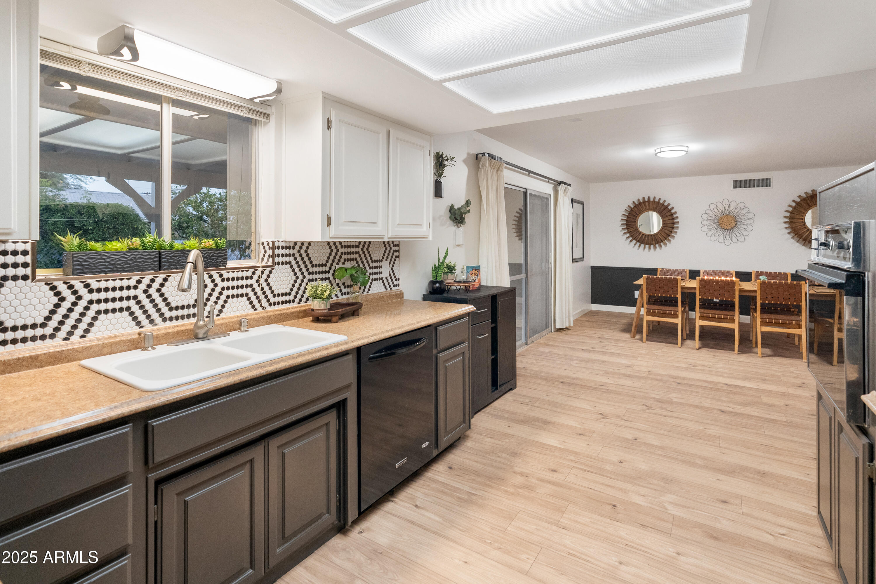 4218 W LAWRENCE Lane