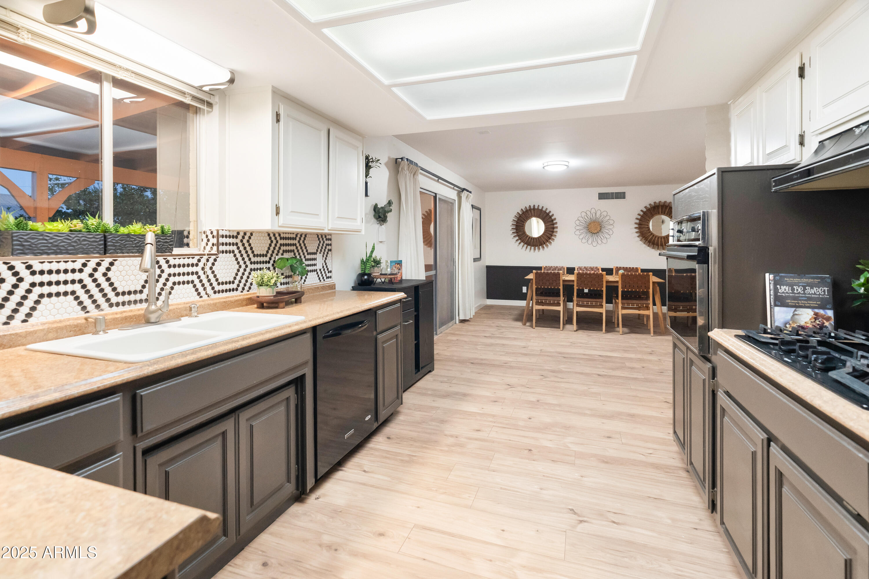 4218 W LAWRENCE Lane