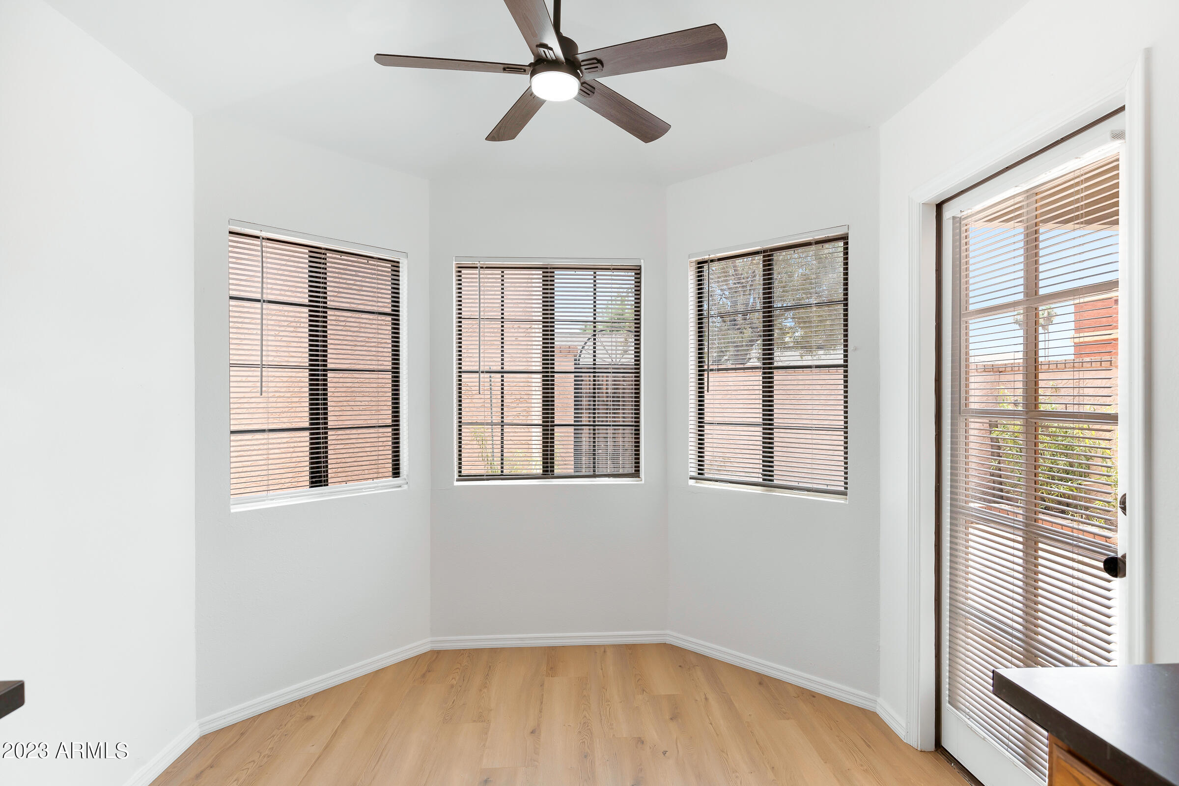 Photo 14 of 31 of 423 W KNOX Road townhome