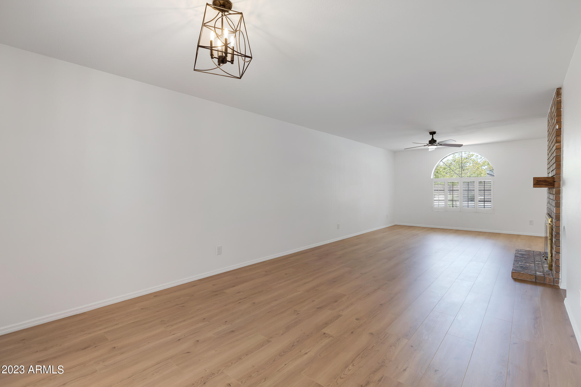 Photo 9 of 31 of 423 W KNOX Road townhome