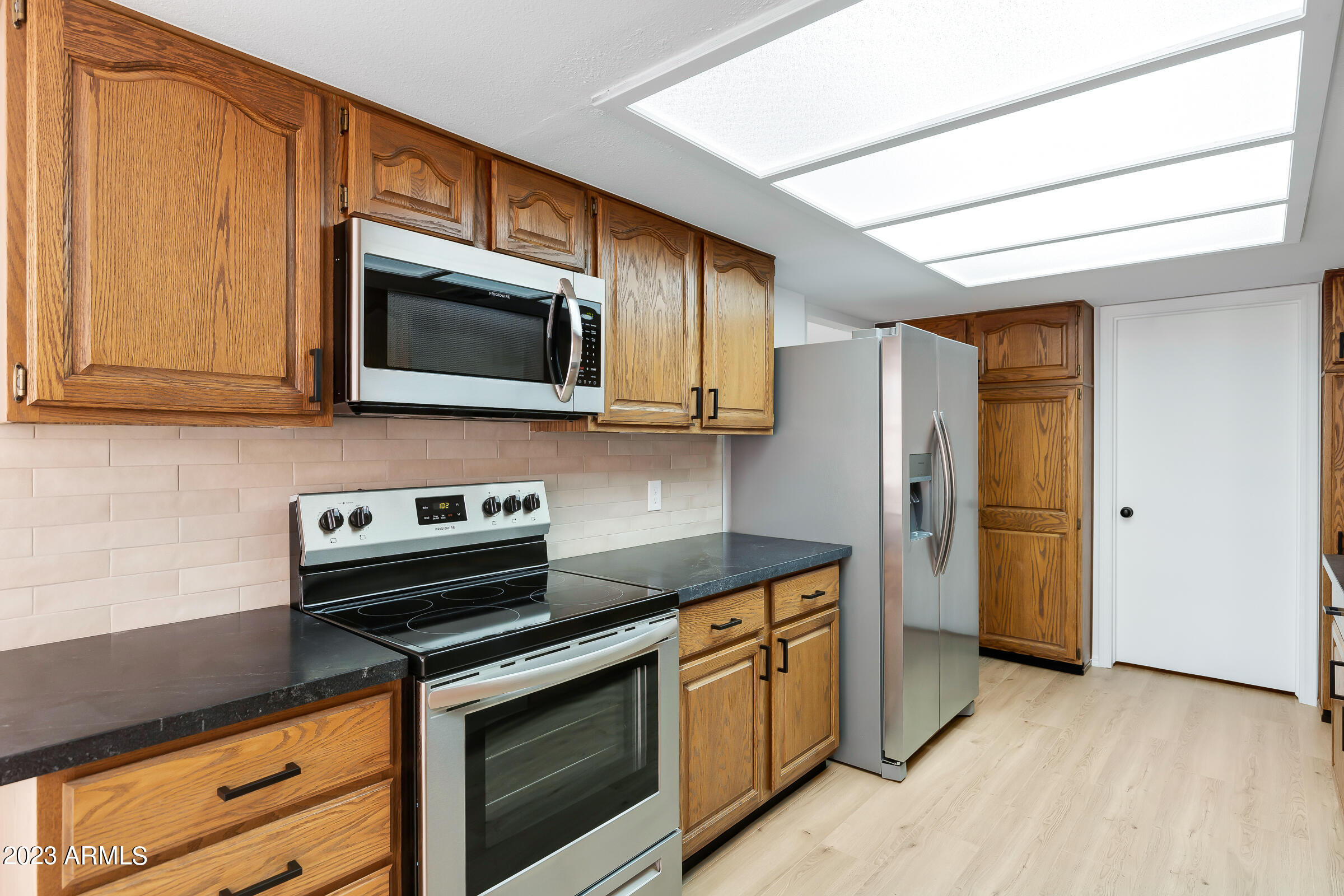 Photo 12 of 31 of 423 W KNOX Road townhome