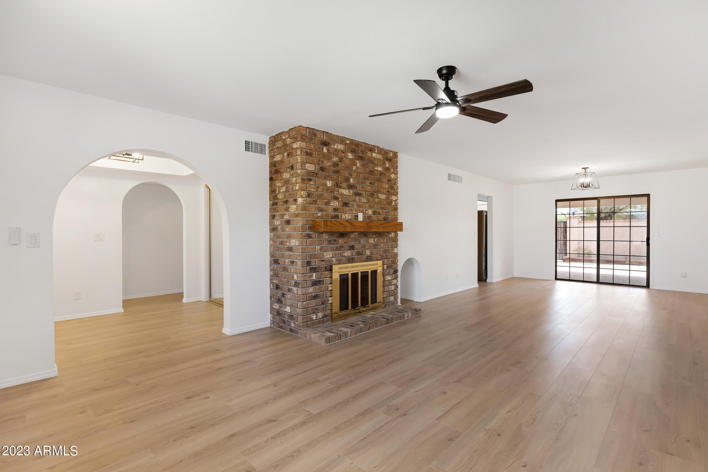 Photo 7 of 31 of 423 W KNOX Road townhome