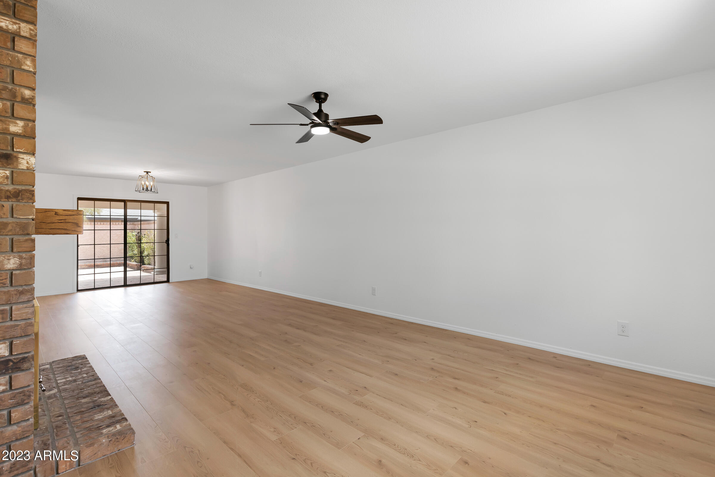 Photo 5 of 31 of 423 W KNOX Road townhome