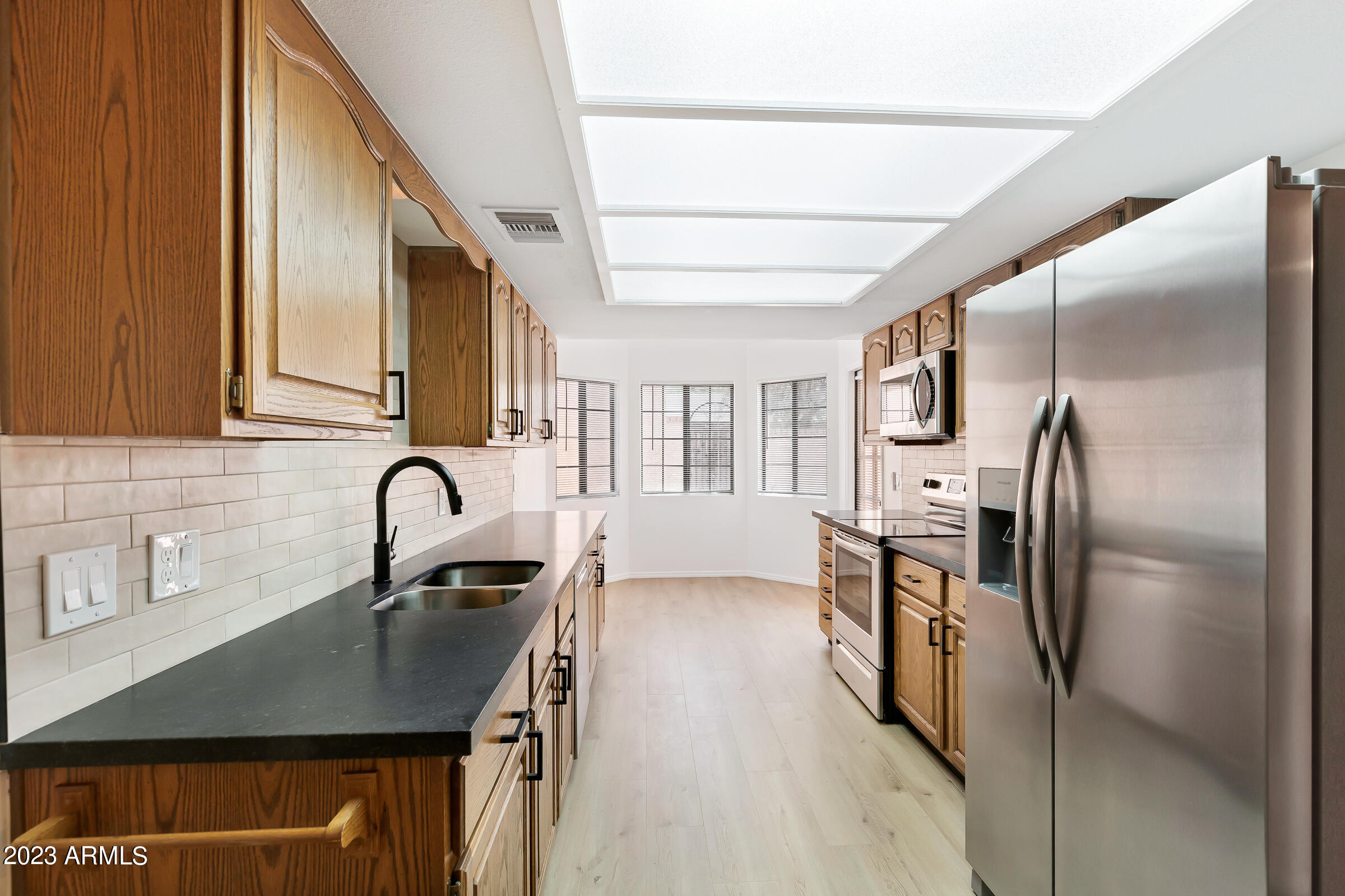 Photo 10 of 31 of 423 W KNOX Road townhome