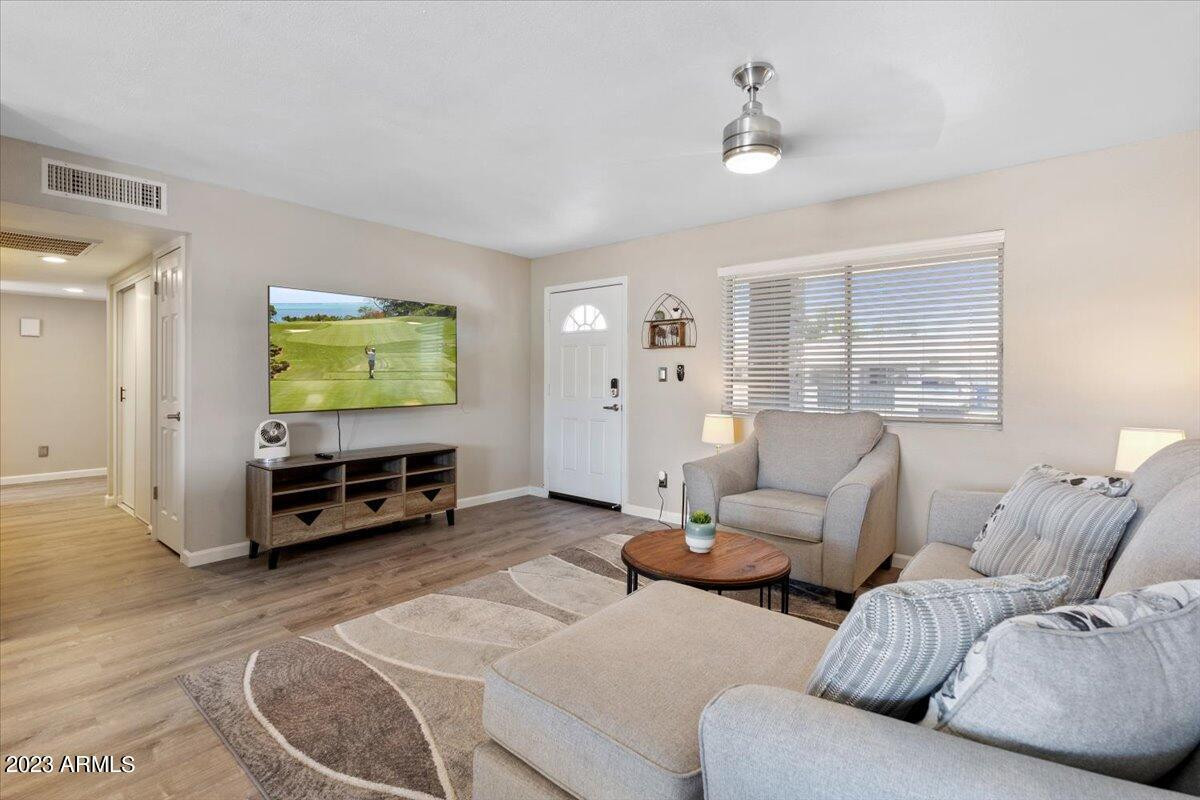1014 W ANGELA Drive