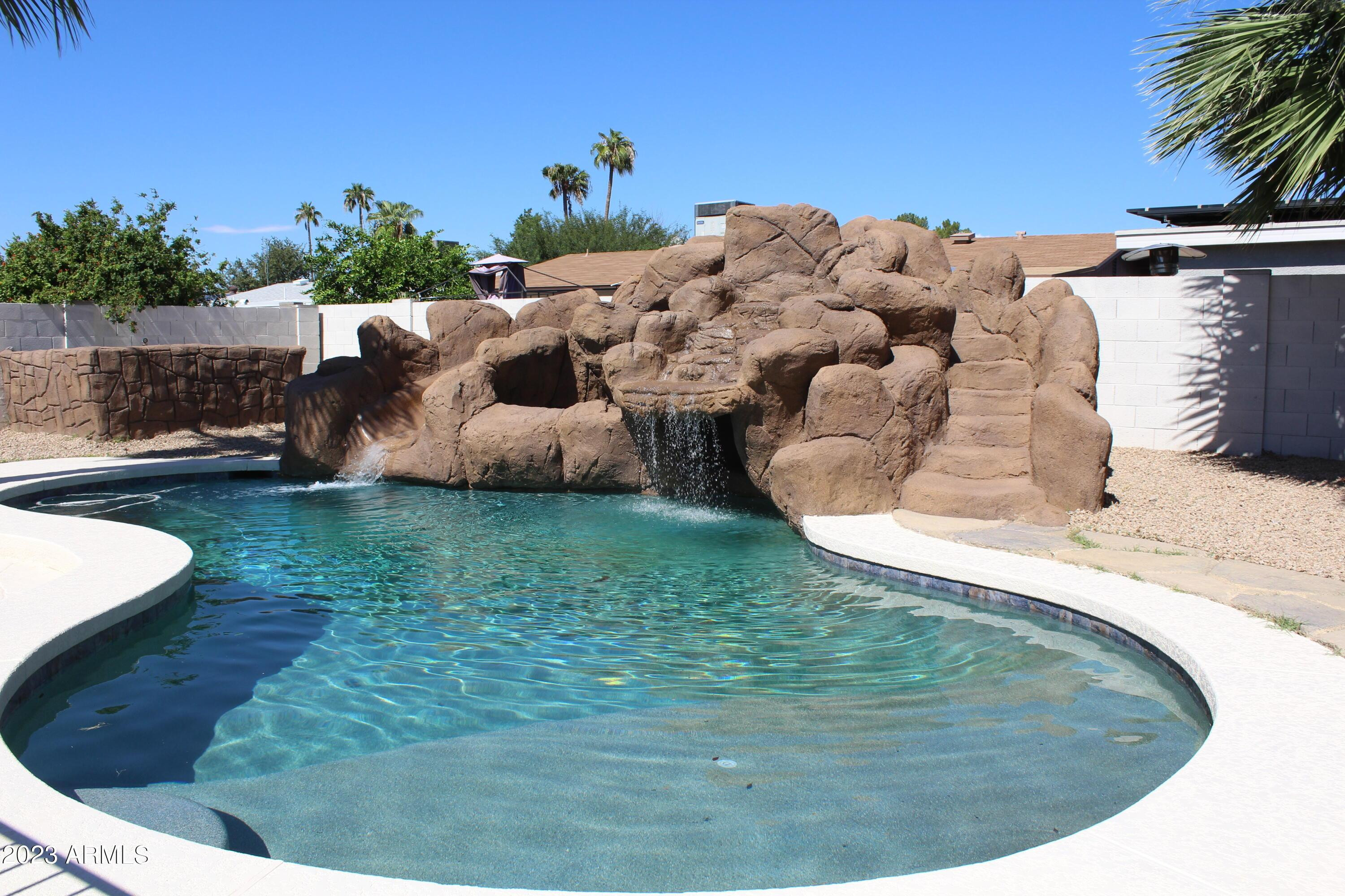 1014 W ANGELA Drive