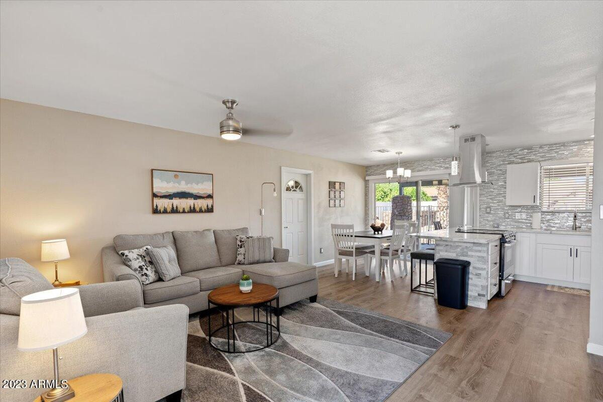1014 W ANGELA Drive
