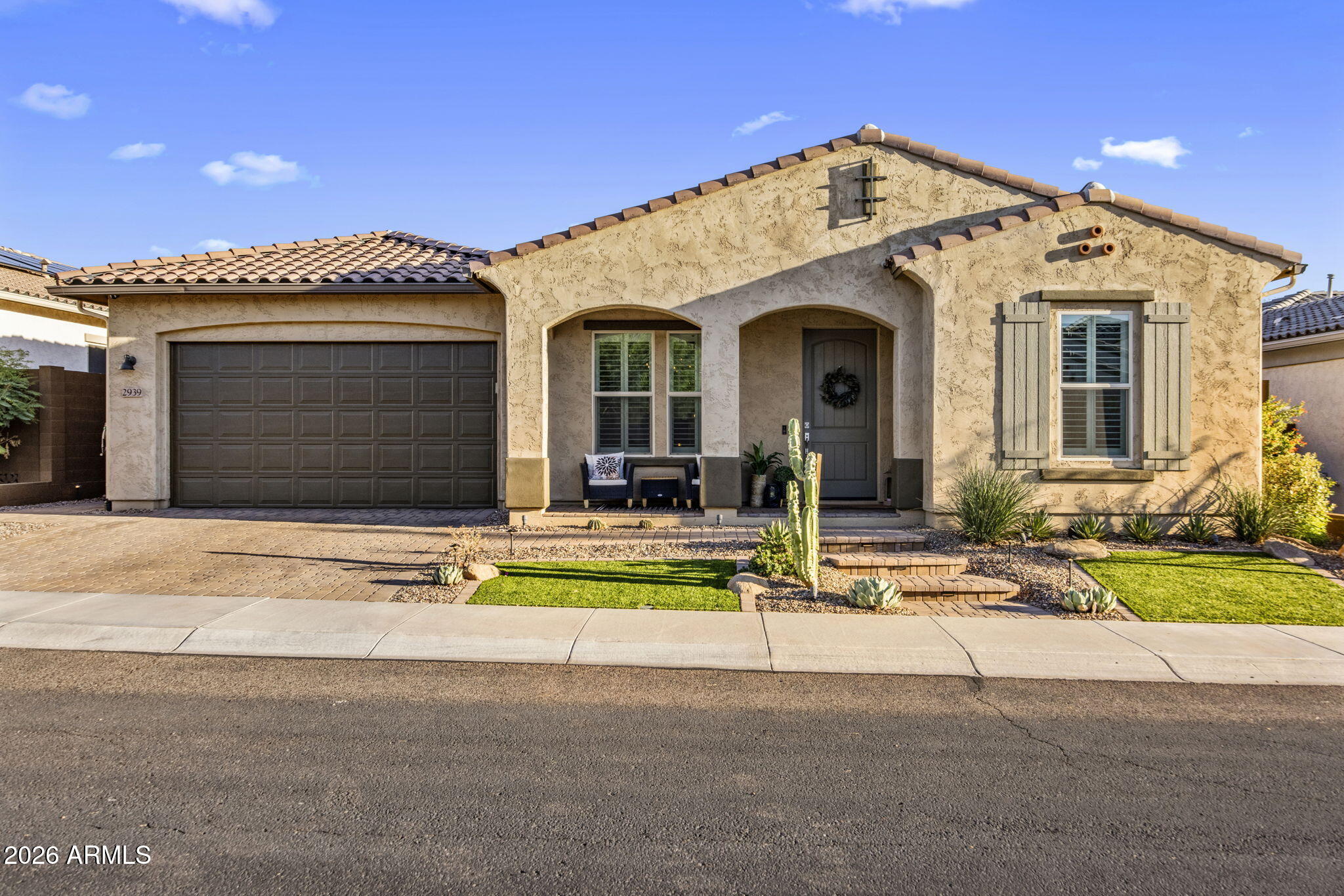 2939 E CREST Lane