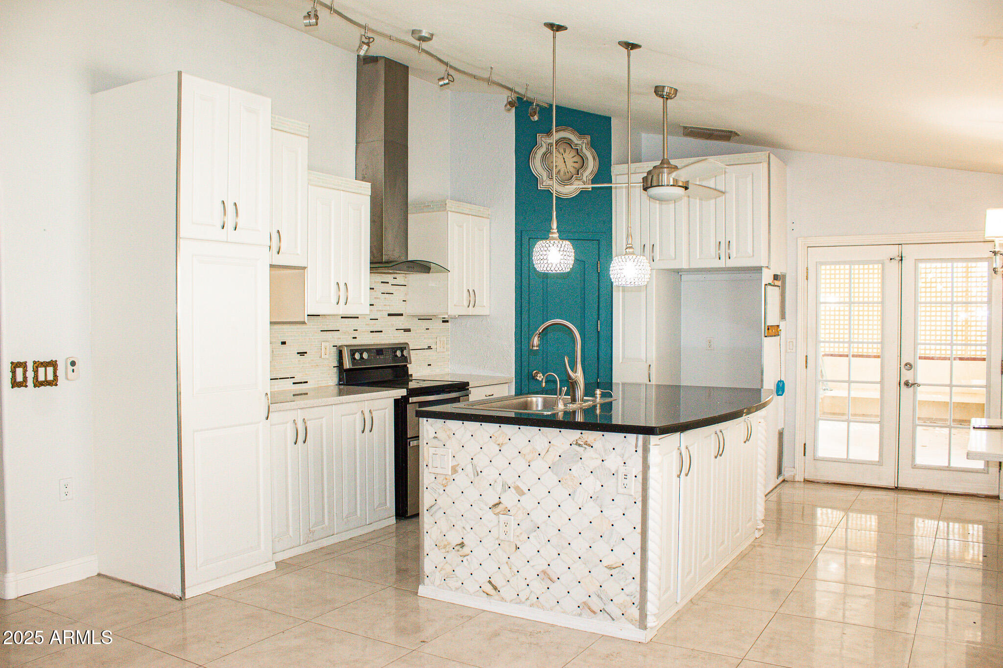 25211 W JACKSON Avenue