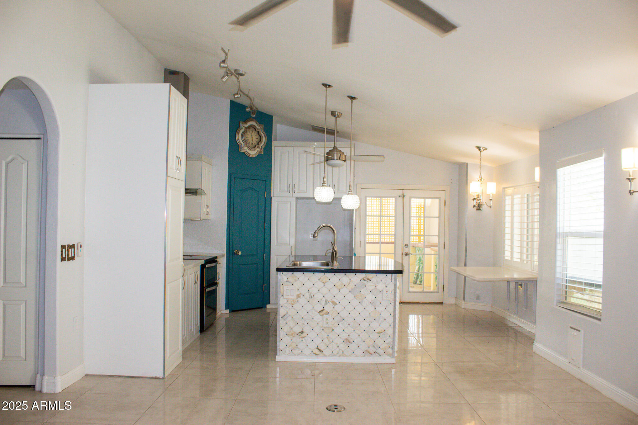 25211 W JACKSON Avenue