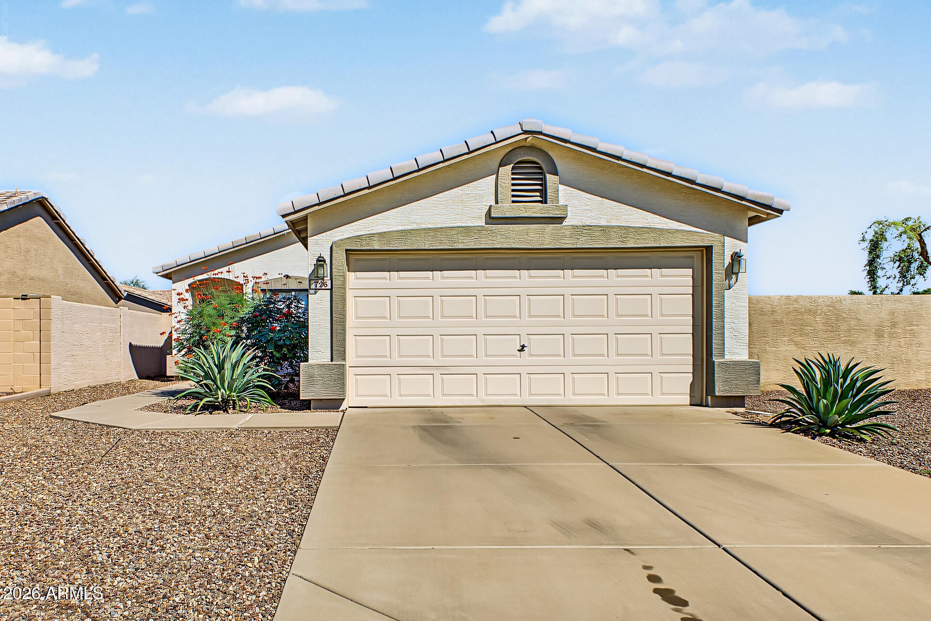 726 E MAHONEY Circle
