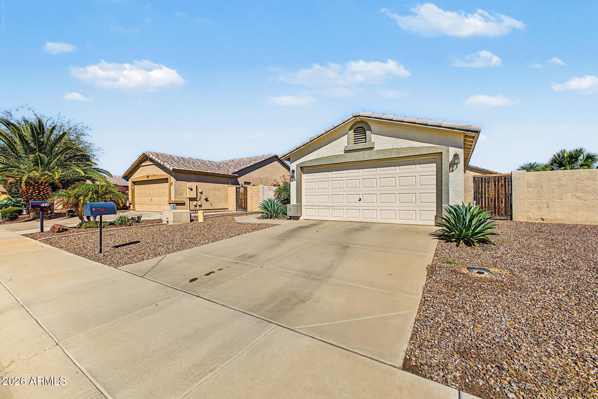 726 E MAHONEY Circle